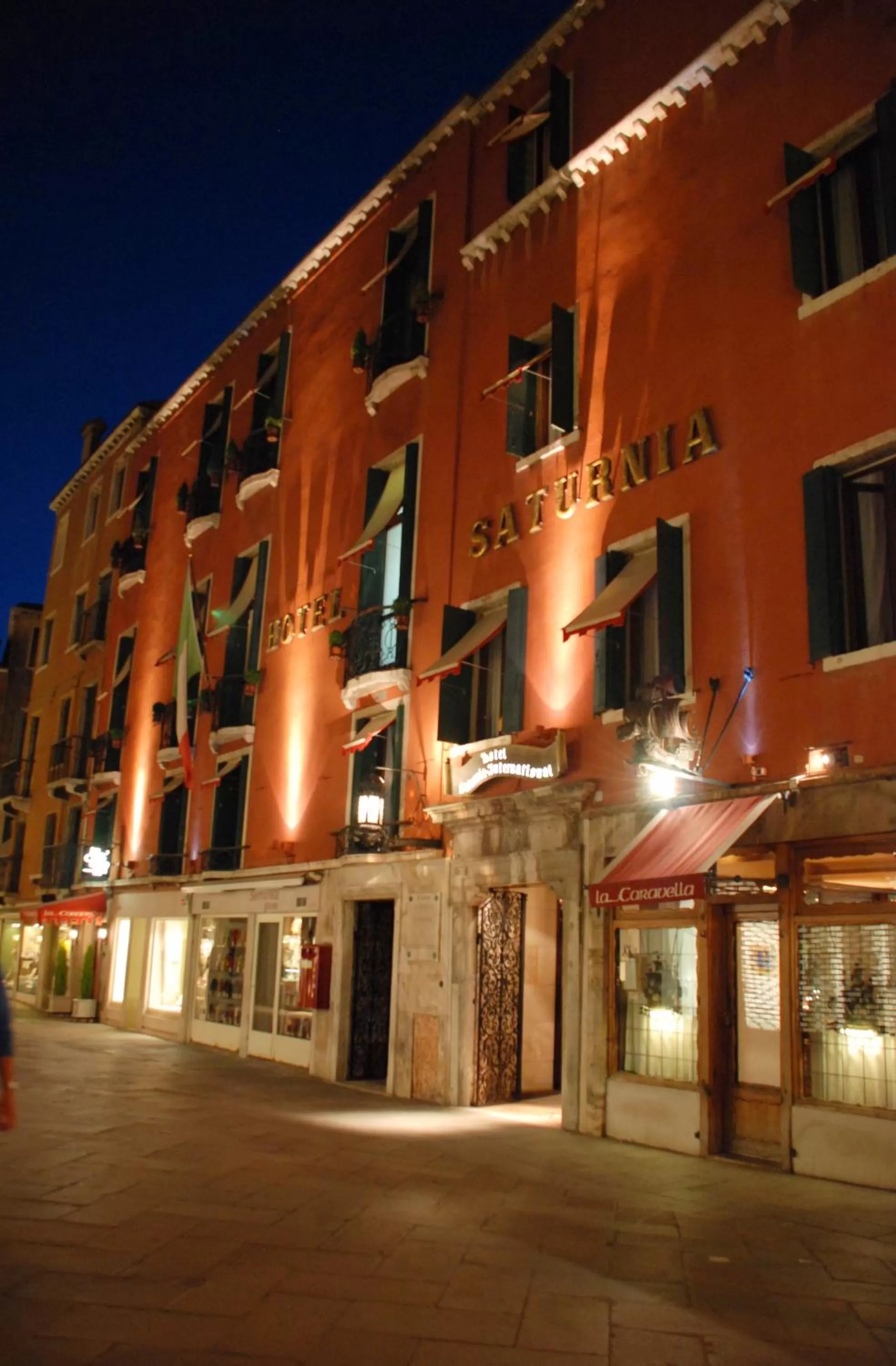 Facade/entrance in Hotel Saturnia & International