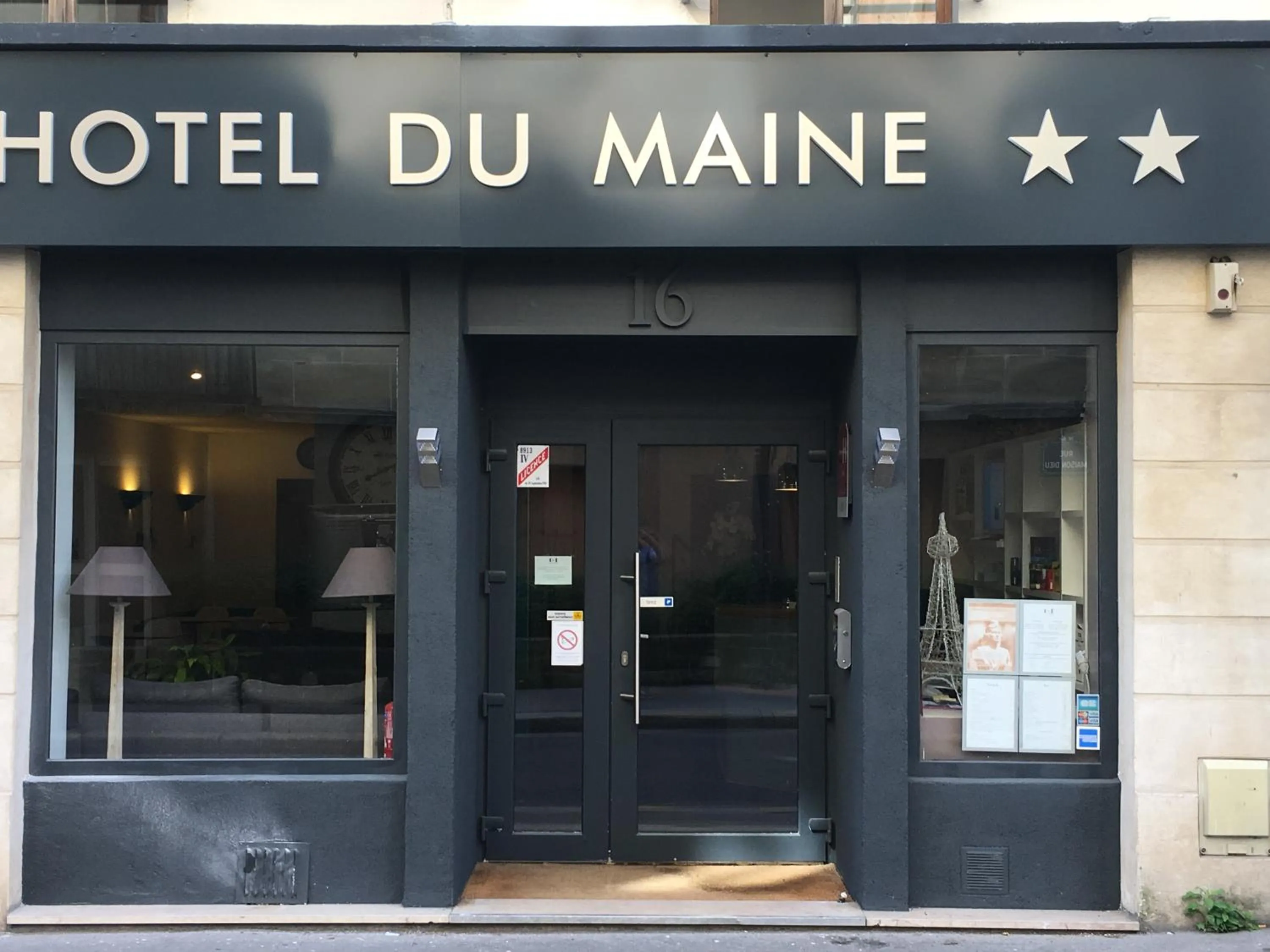 Facade/entrance in Hôtel du Maine