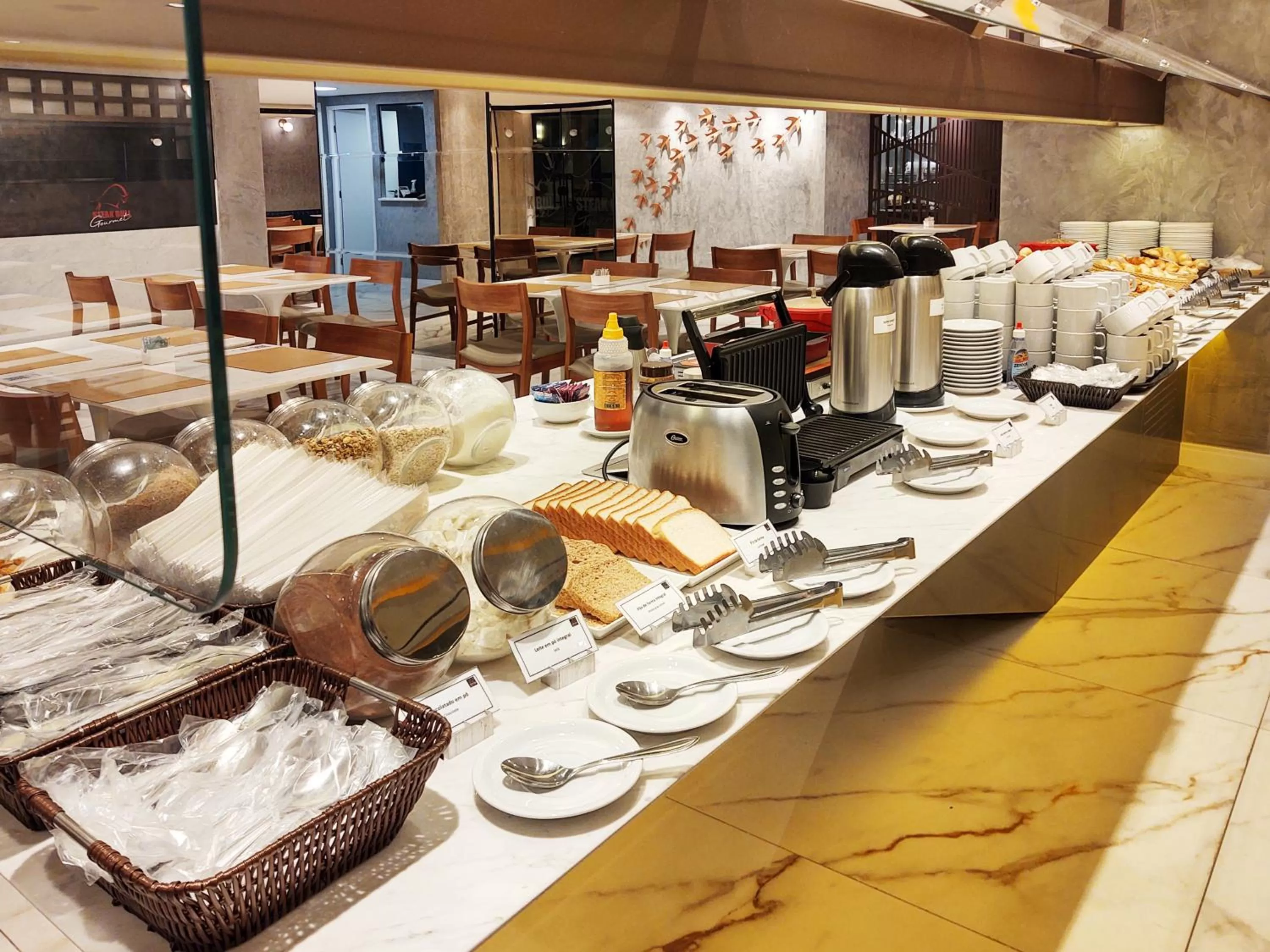 Restaurant/places to eat in Lets Idea Brasília Hotel