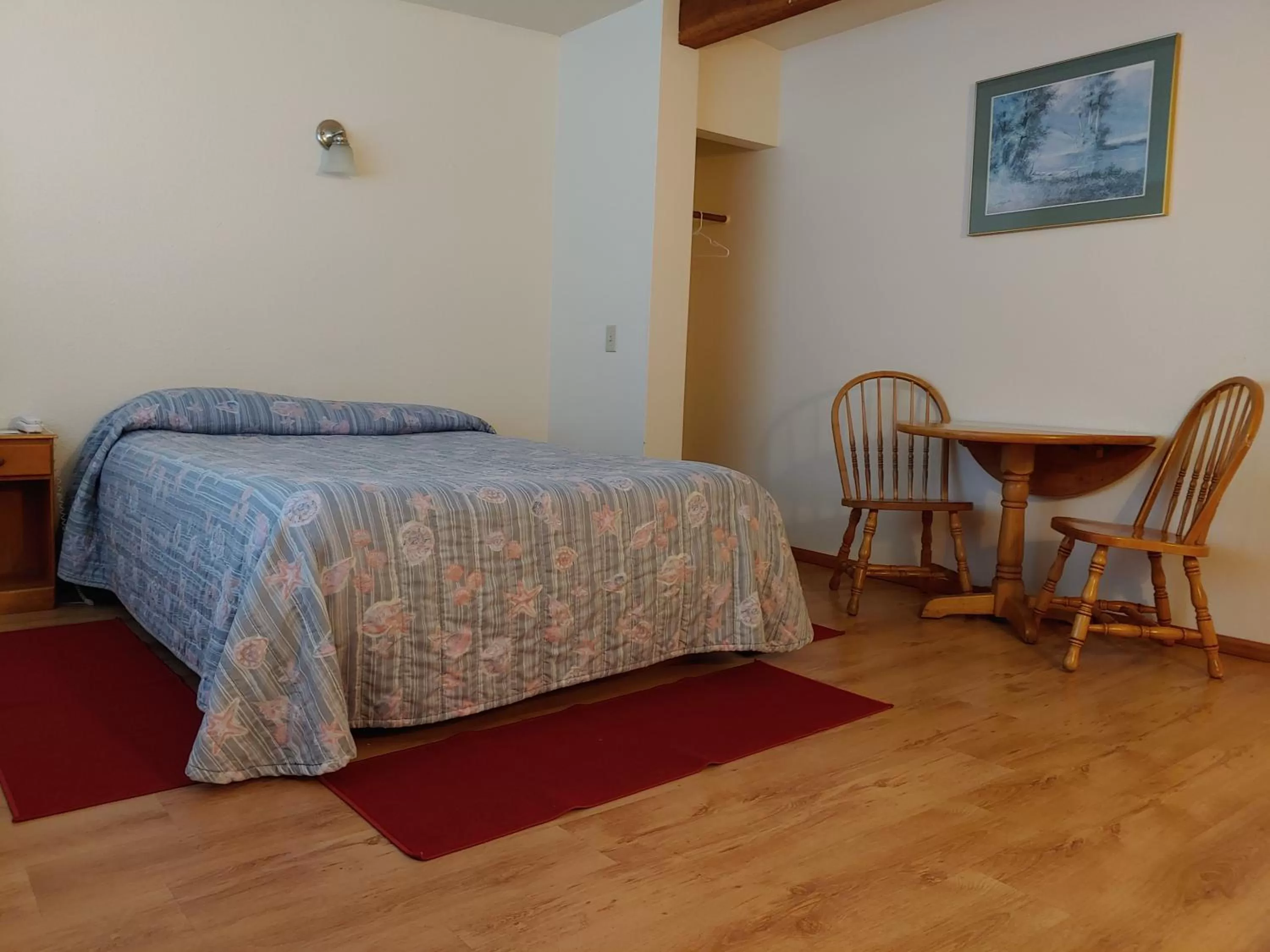 Bed in The Dublin House Motel