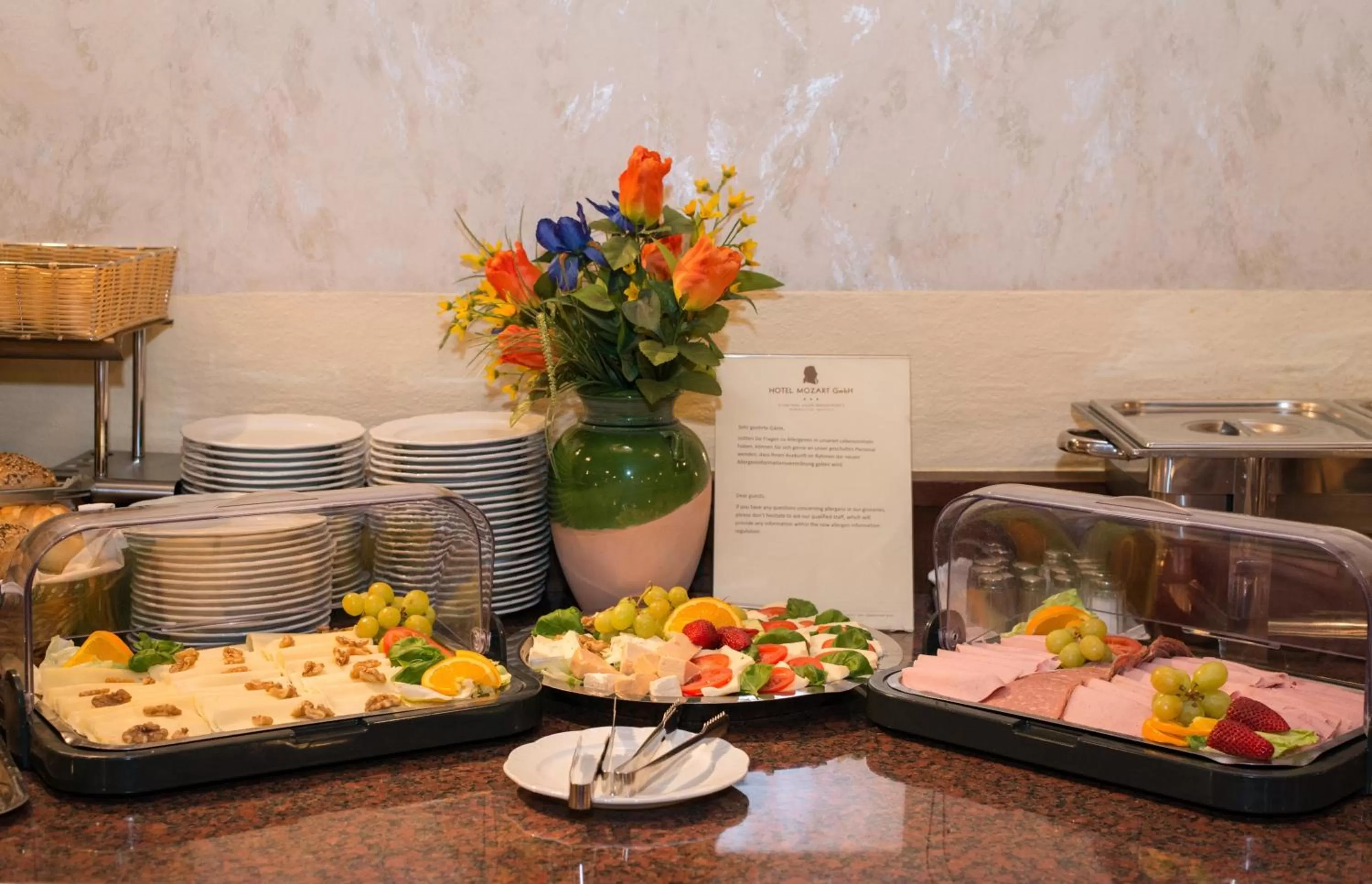 Restaurant/places to eat in Hotel Mozart