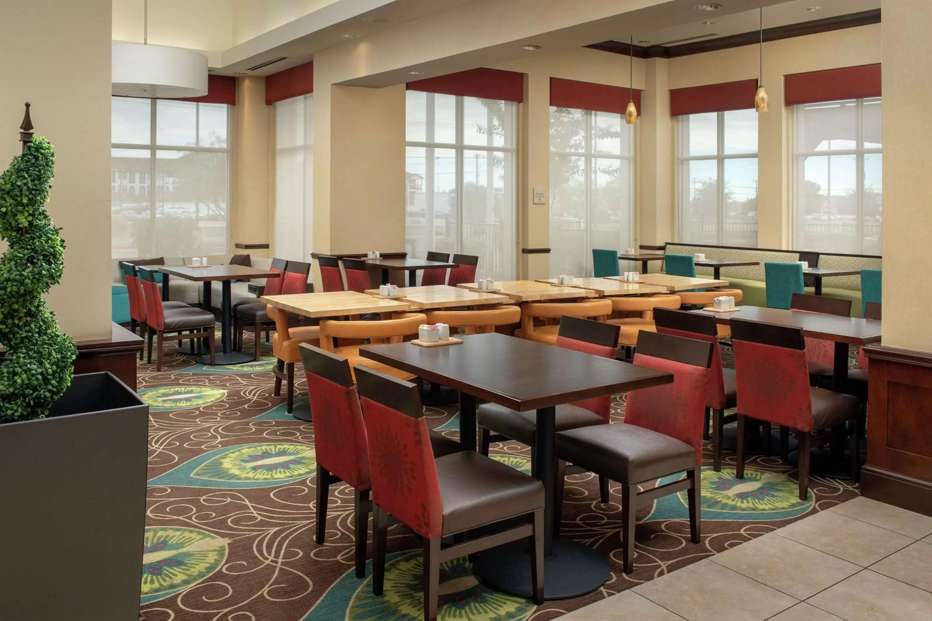 Dining area in Hilton Garden Inn Odessa