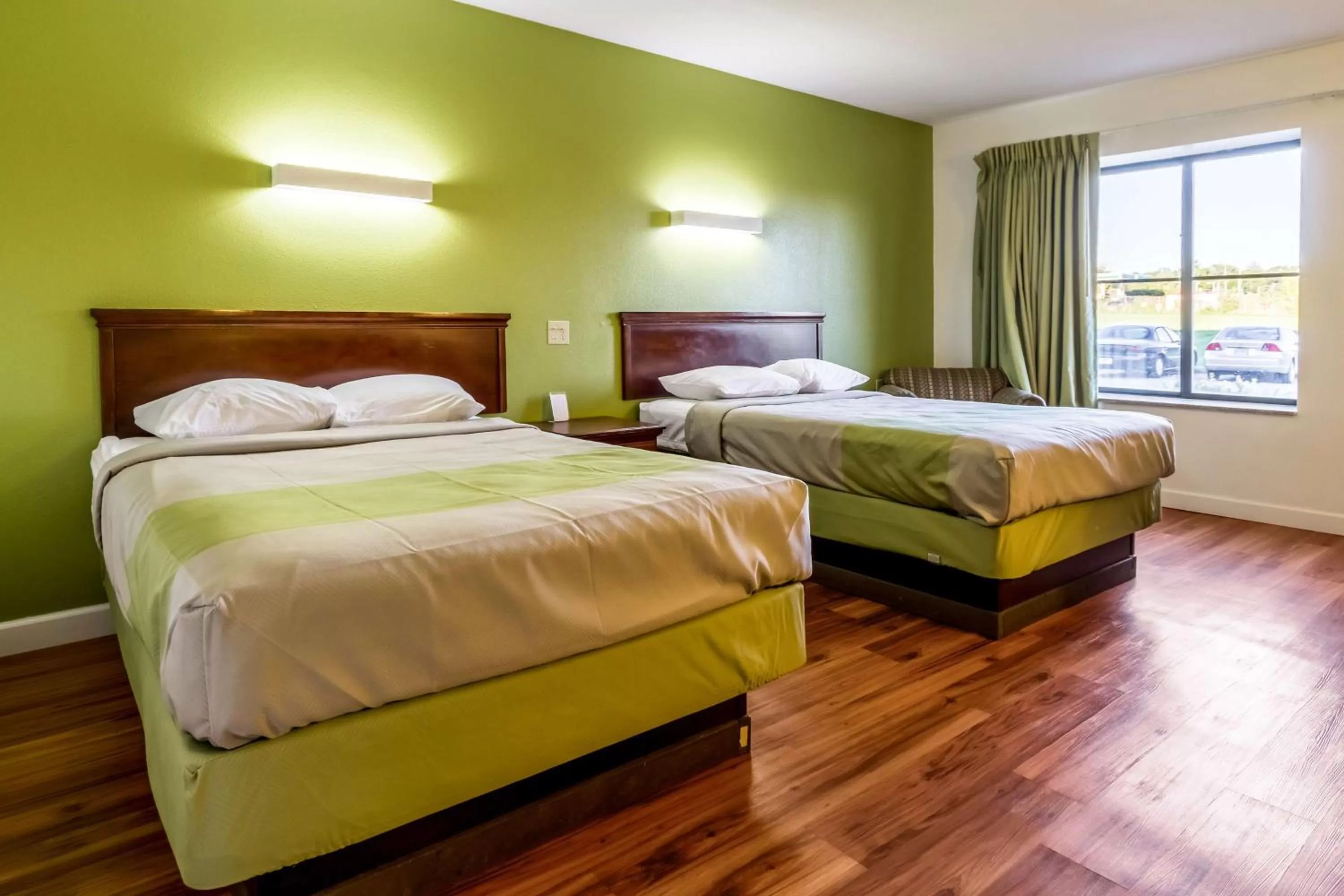 Photo of the whole room, Bed in Motel 6-Springfield, OH