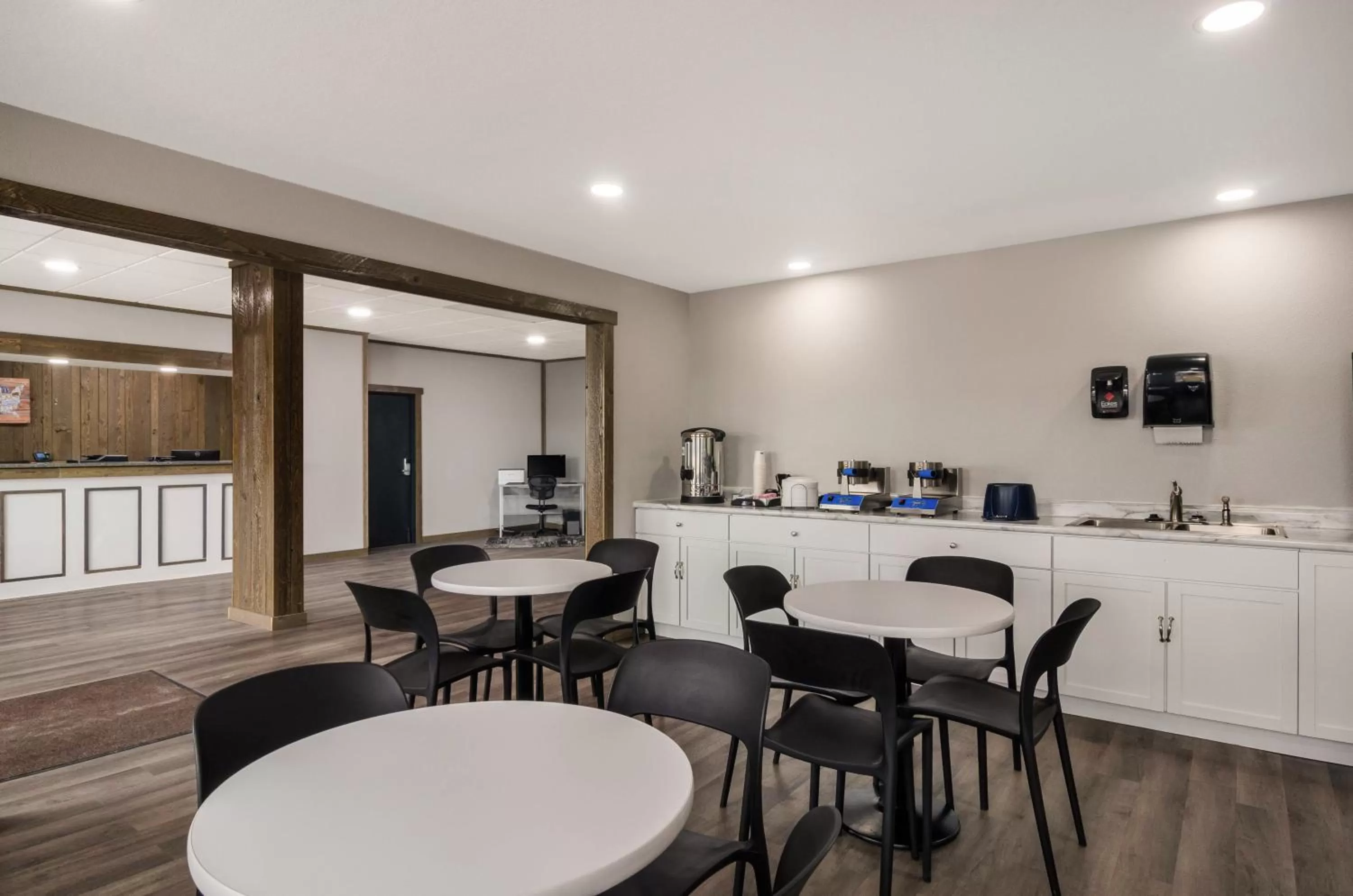 Breakfast in Econo Lodge Scottsbluff