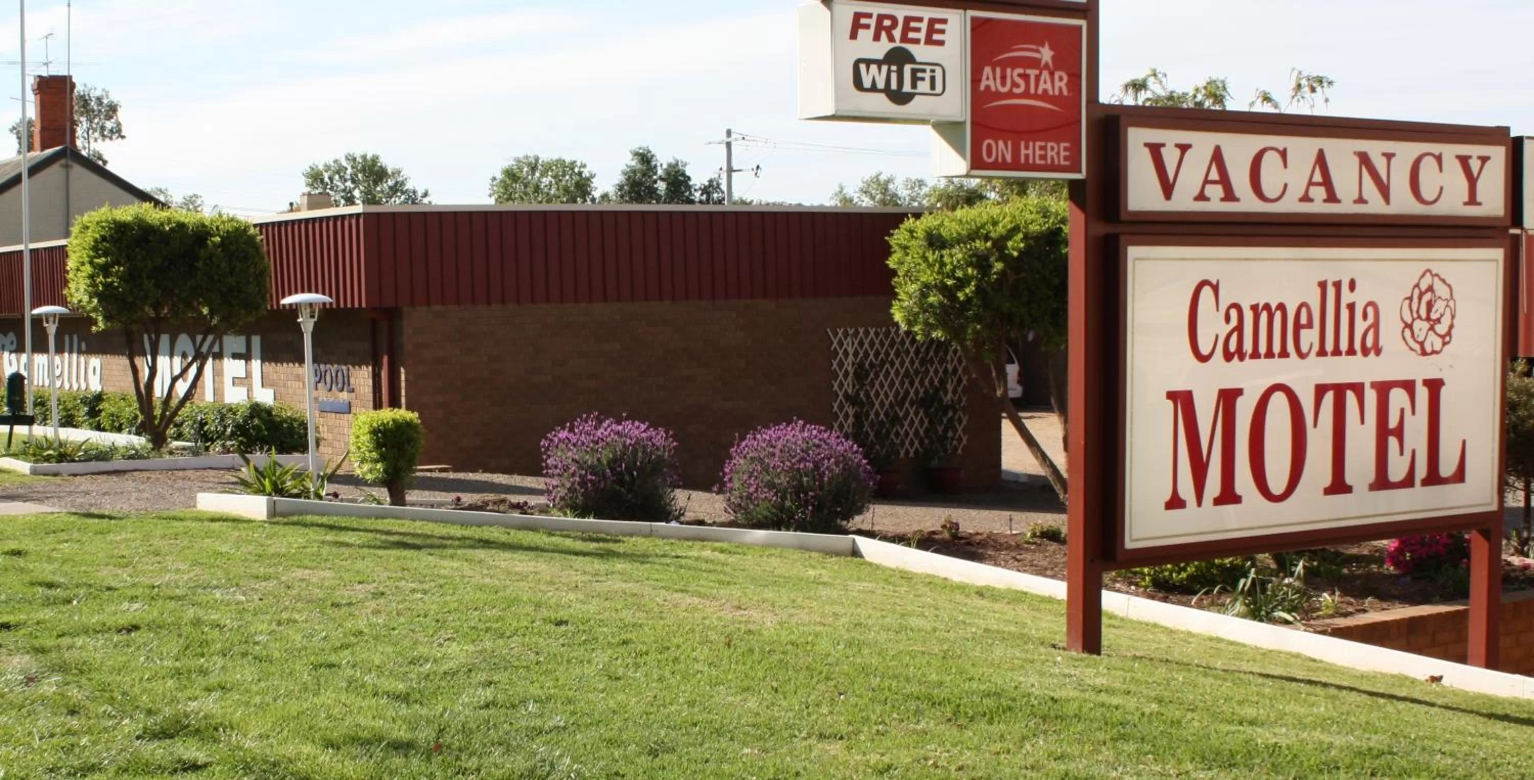Facade/entrance in Camellia Motel