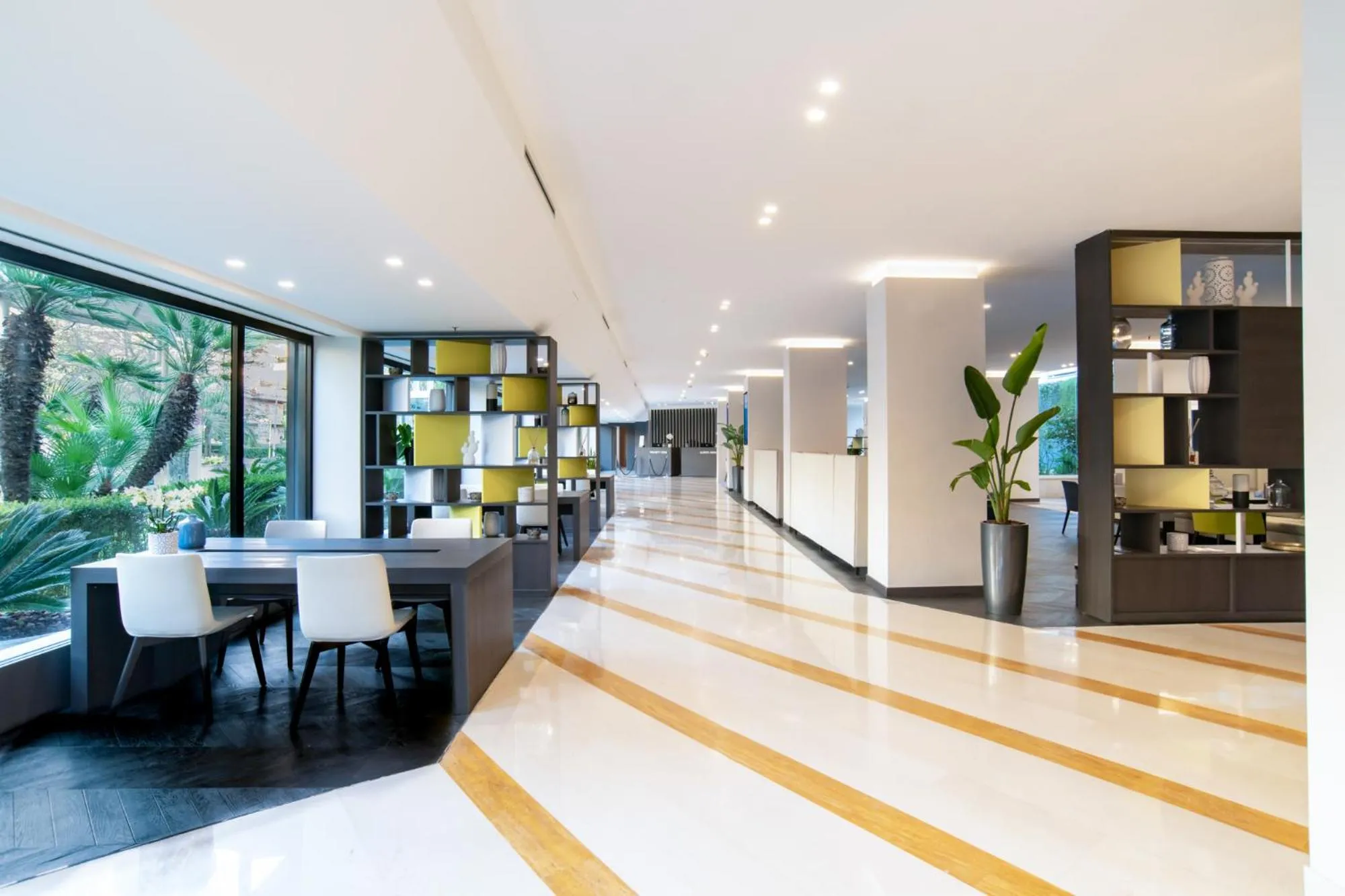 Lobby or reception in Mercure Roma West