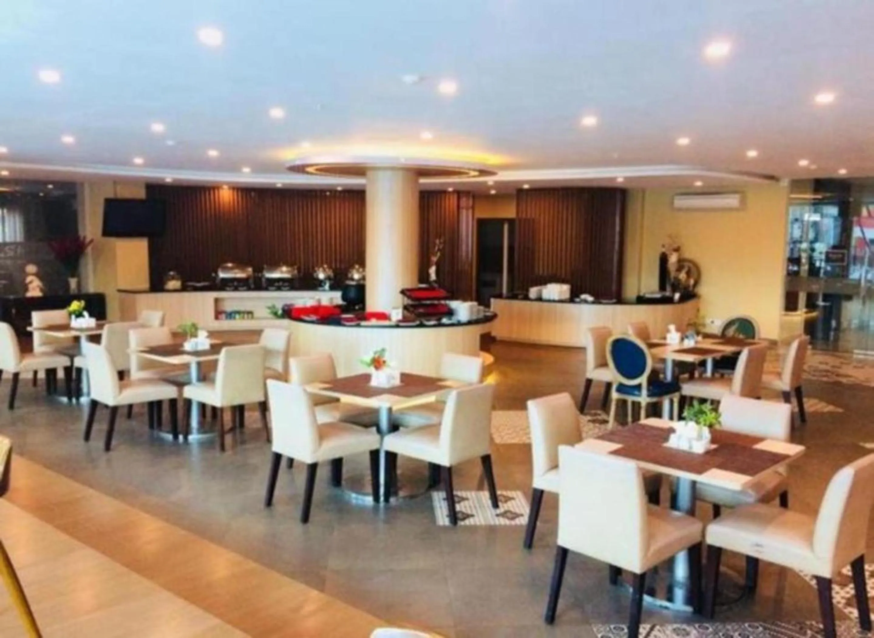 Restaurant/places to eat in Hotel MJ