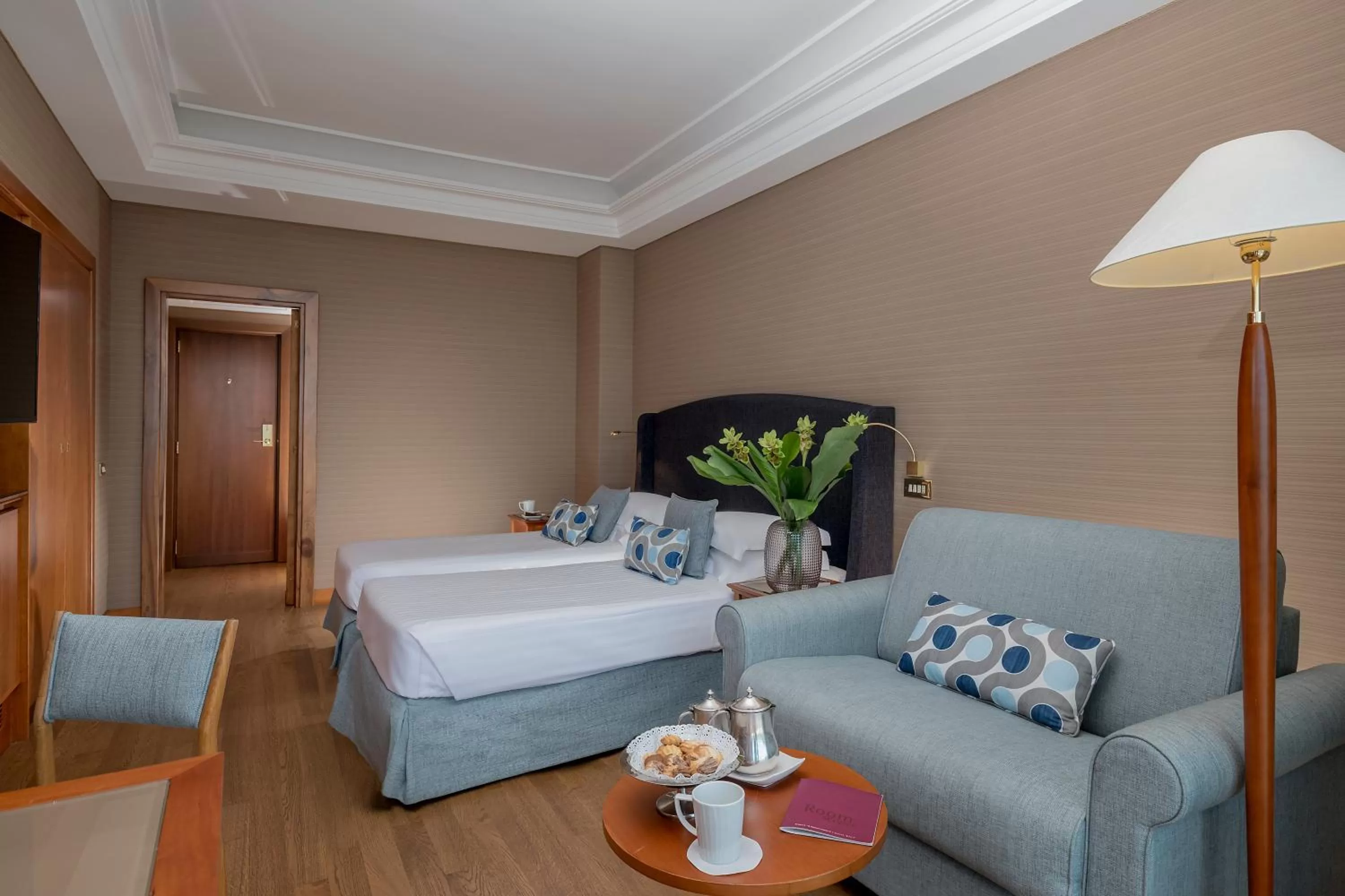 Photo of the whole room, Bed in Hotel Royal Continental