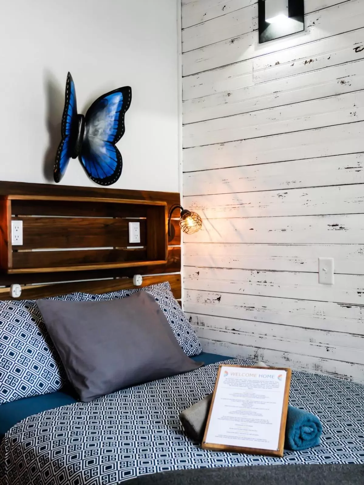 Bedroom, TV/Entertainment Center in Barrbra BnB Over The Sea