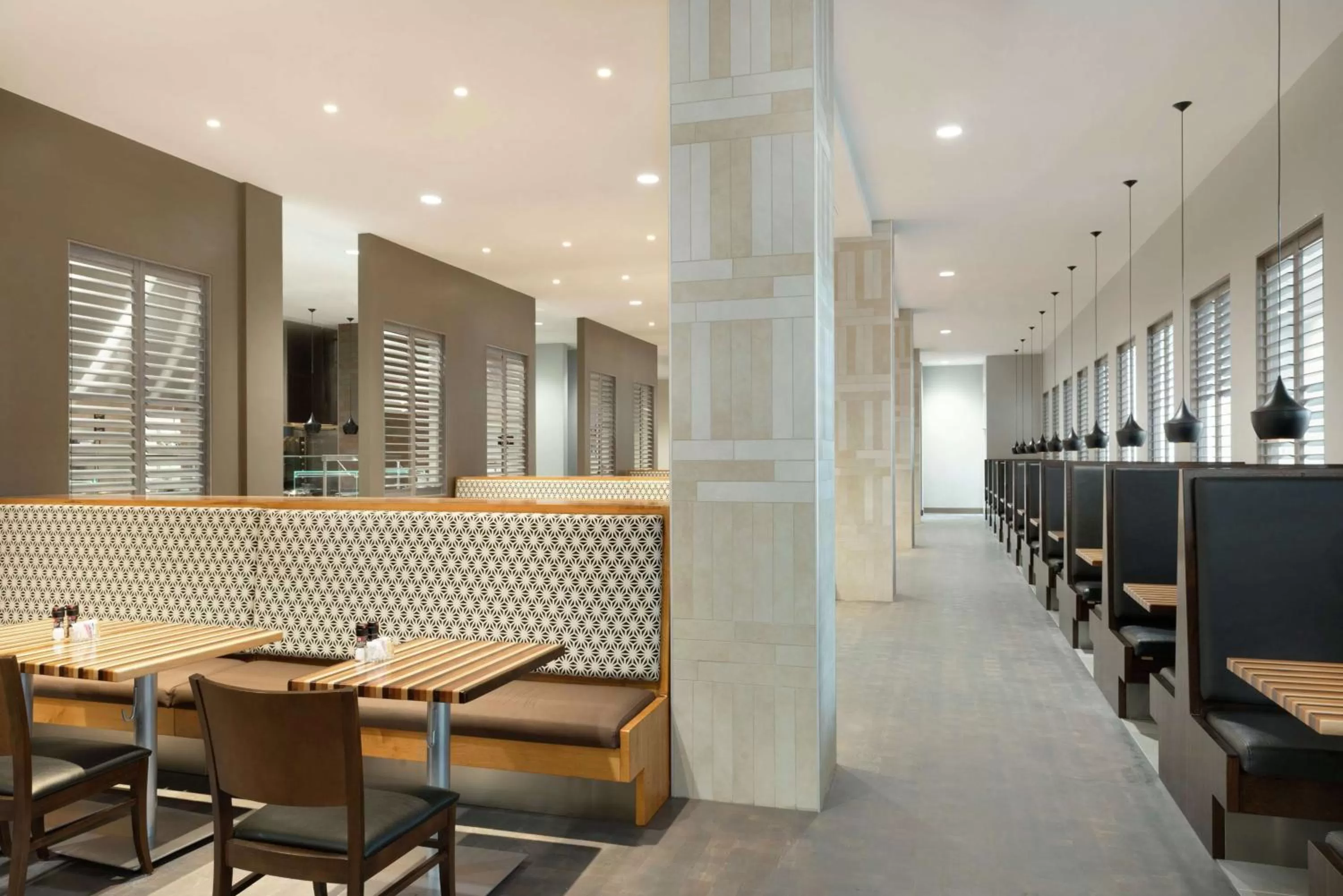 Restaurant/places to eat in Embassy Suites Charlotte/Ayrsley