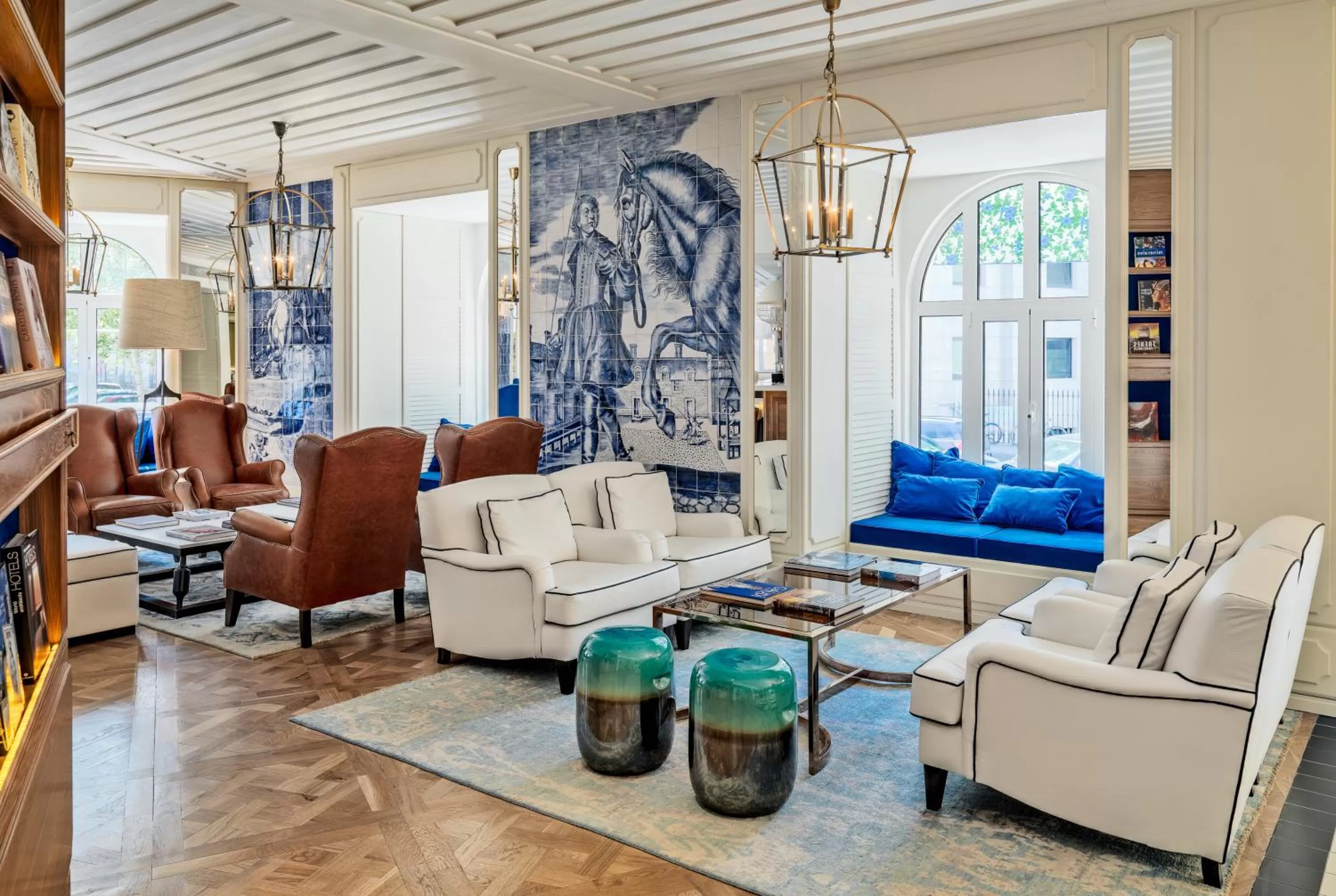 Lounge or bar in H10 Duque de Loule