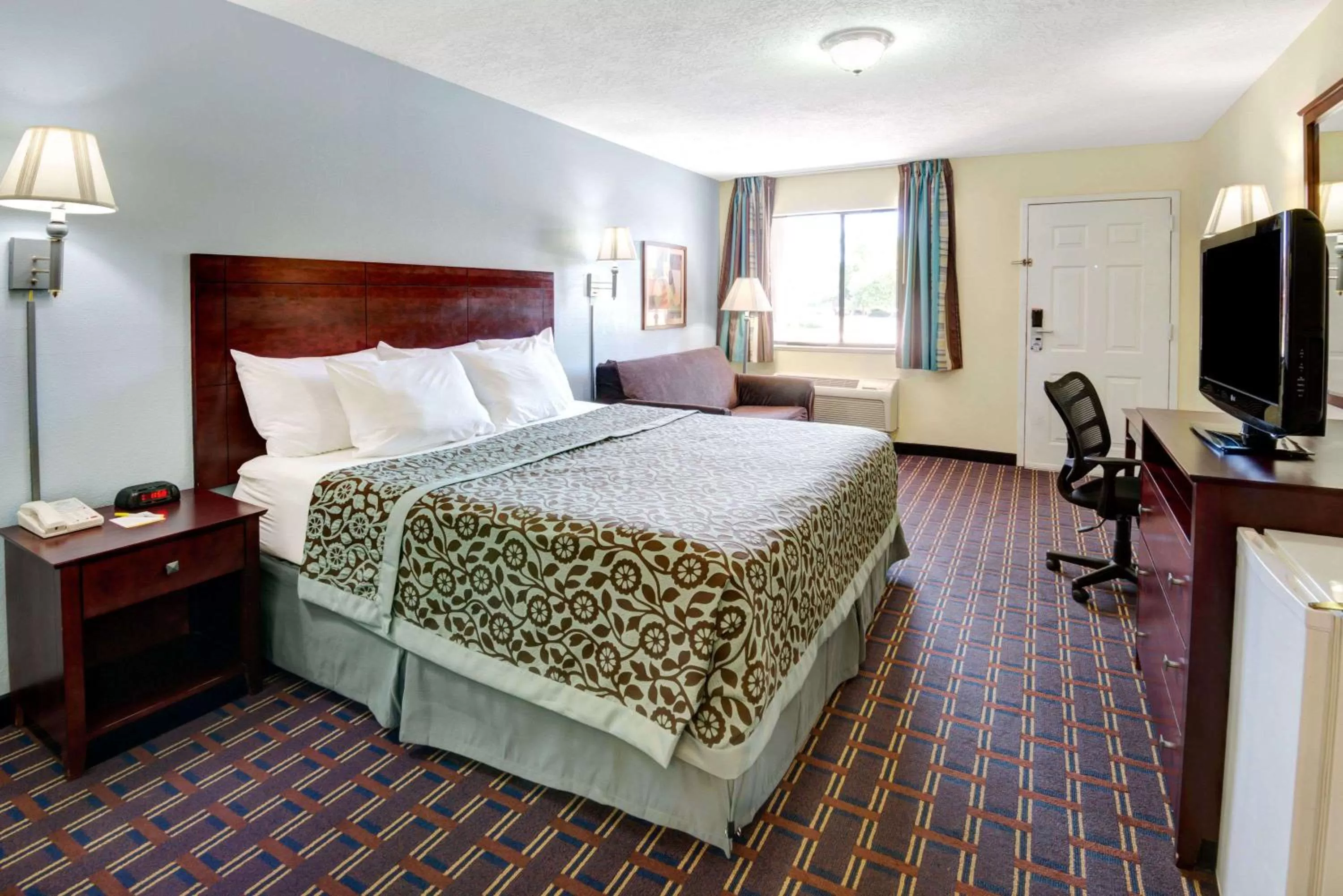 Photo of the whole room, Bed in Go2 Inn & Suites By Relianse -Albuquerque