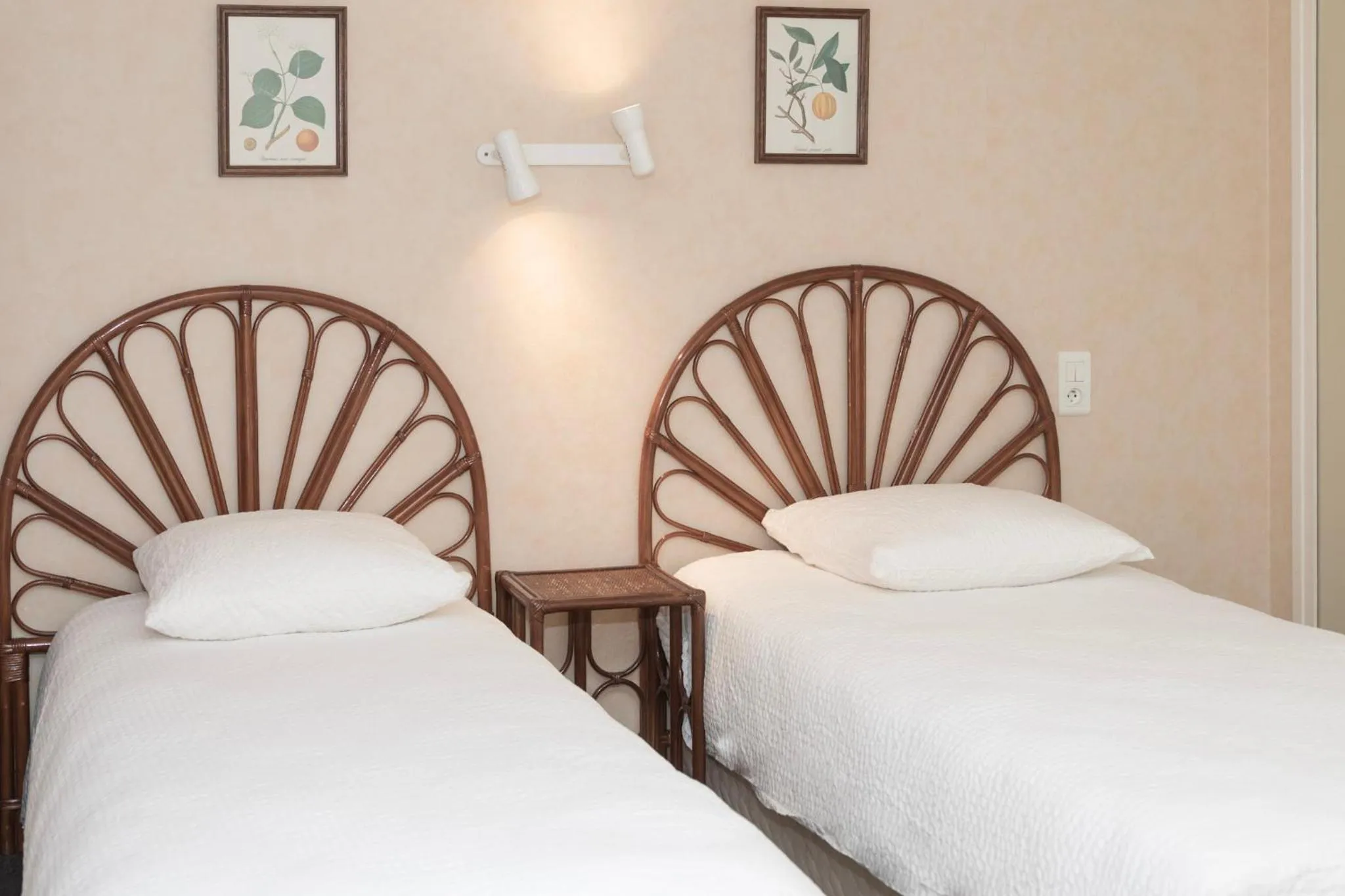 Bed in Cit'Hotel Aéro-Hotel