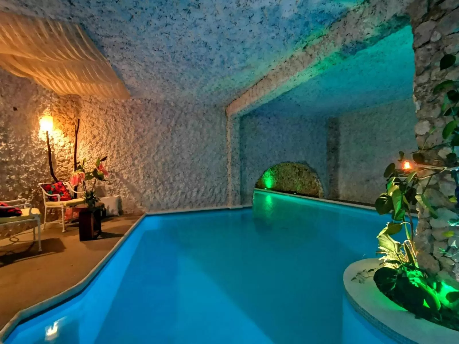 Swimming pool in Mayan Majesty Boutique Hotel