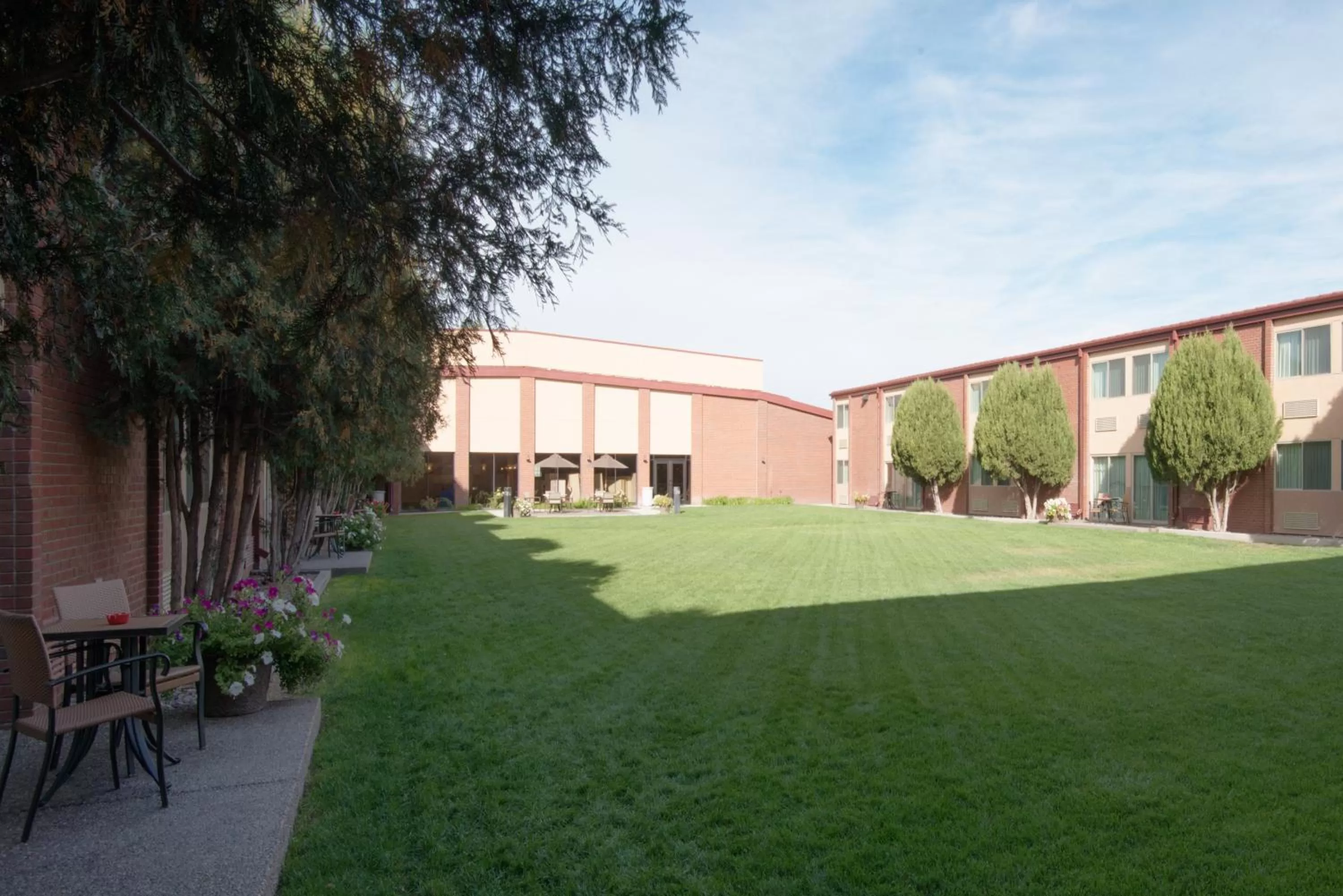 Property building in Holiday Inn Riverton-Convention Center by IHG