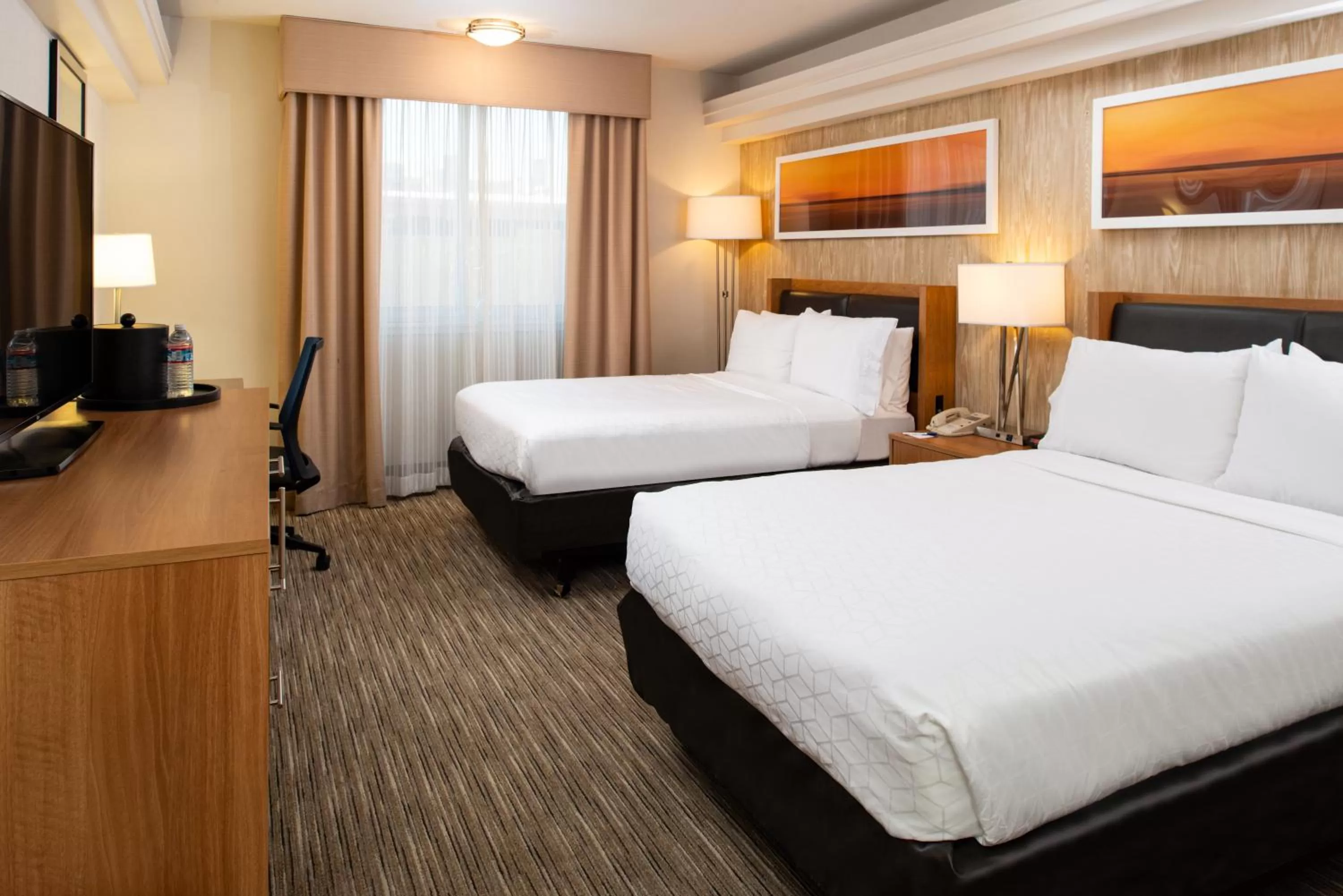 Photo of the whole room, Bed in Holiday Inn Express San Francisco Airport South by IHG