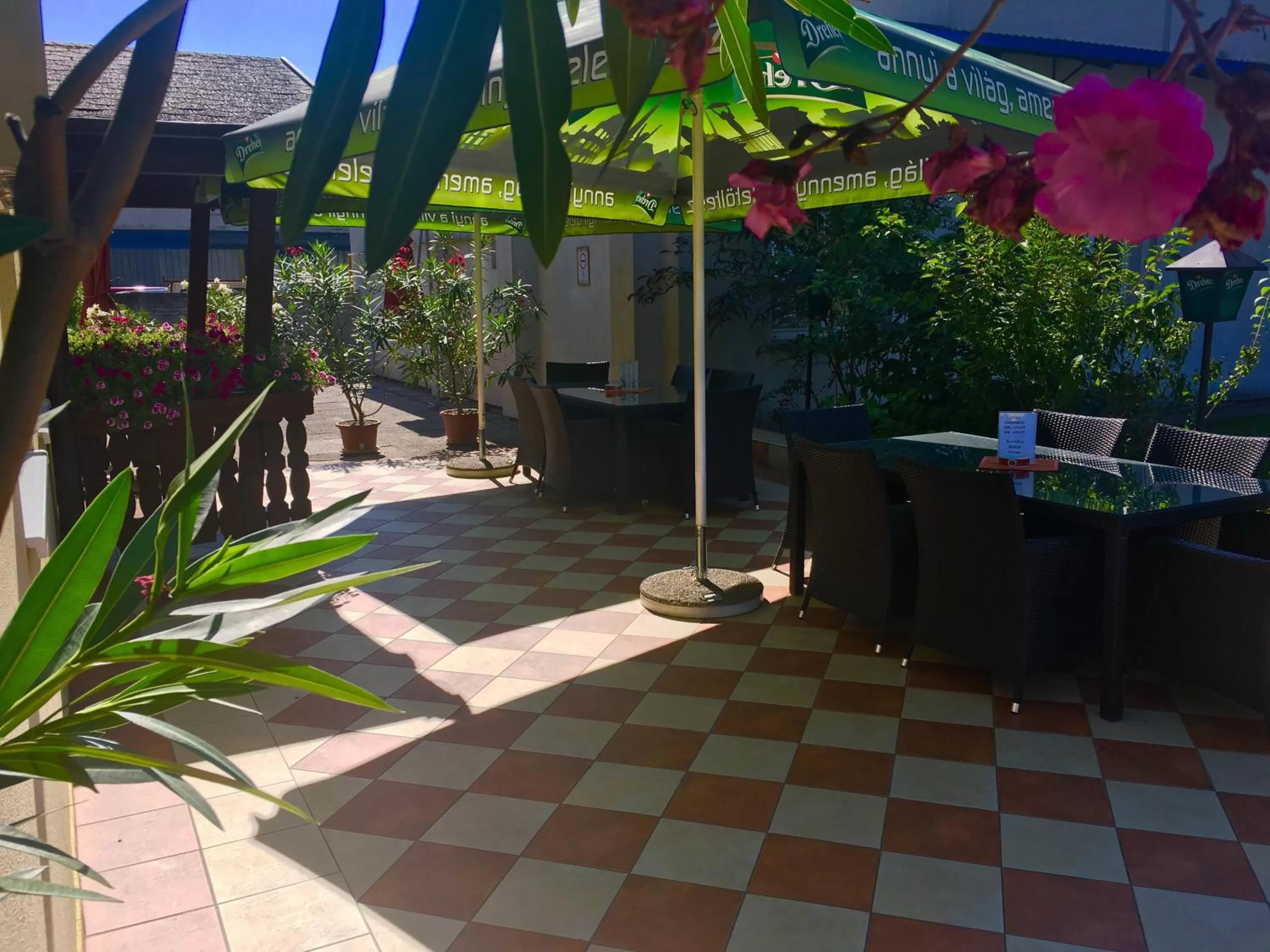 Balcony/Terrace in Romantik Étterem - Panzió
