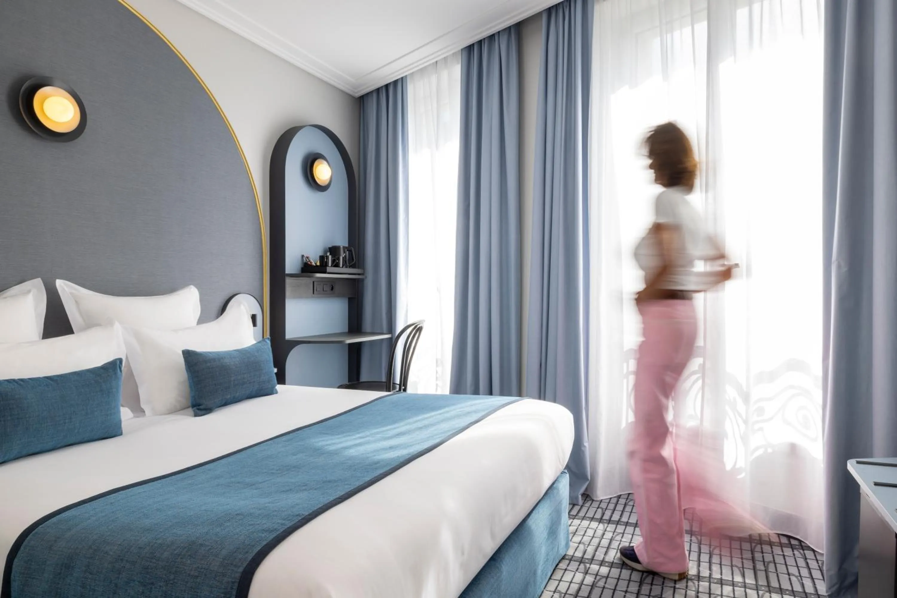 People, Bed in Hôtel de France Gare de Lyon Bastille