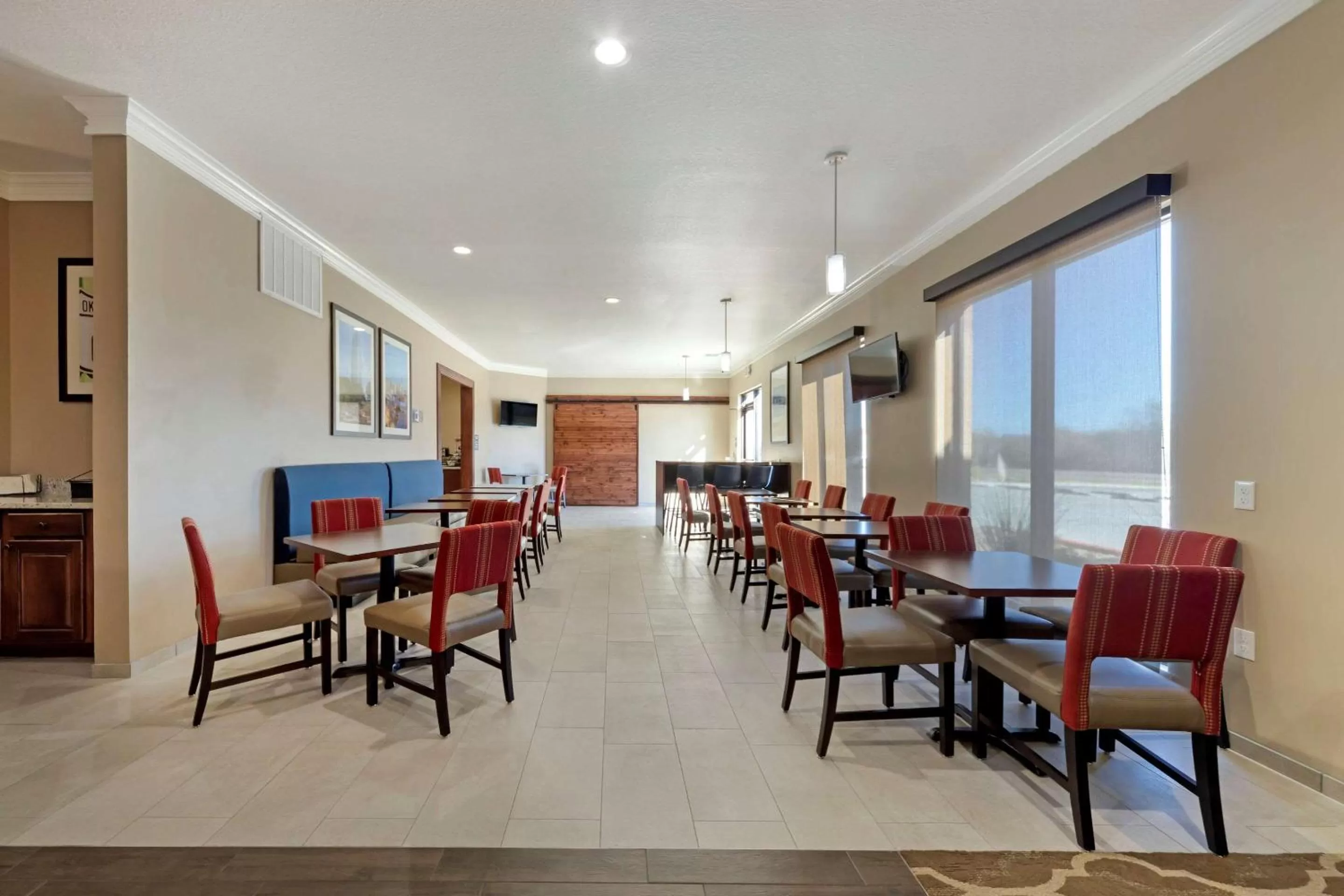 Restaurant/places to eat in Comfort Inn & Suites Harrah