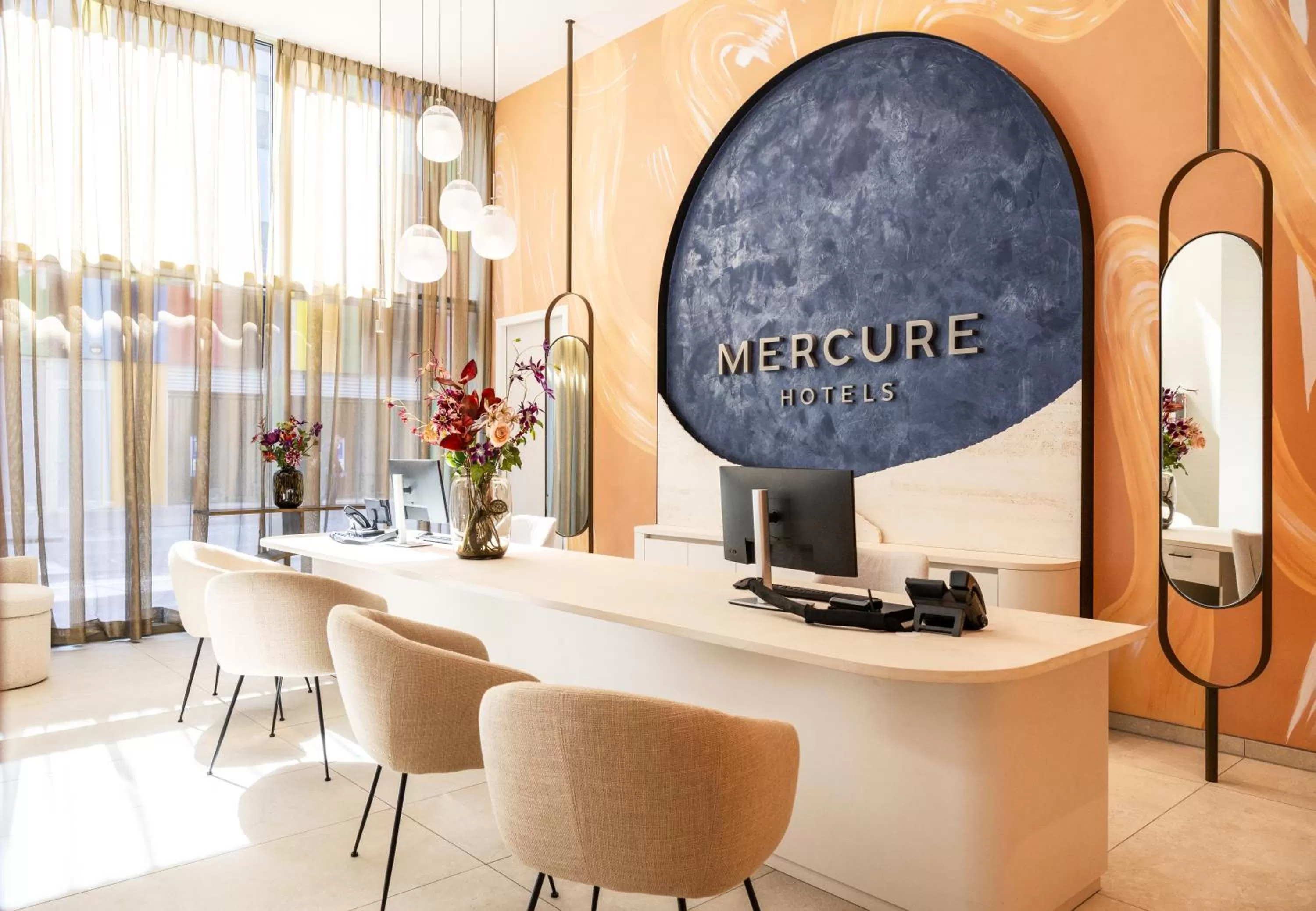 Lobby or reception in Mercure Amsterdam North Station