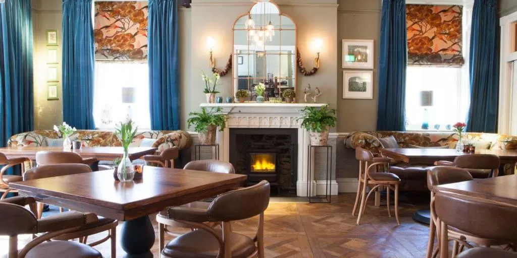 Restaurant/Places to Eat in Royal Ship