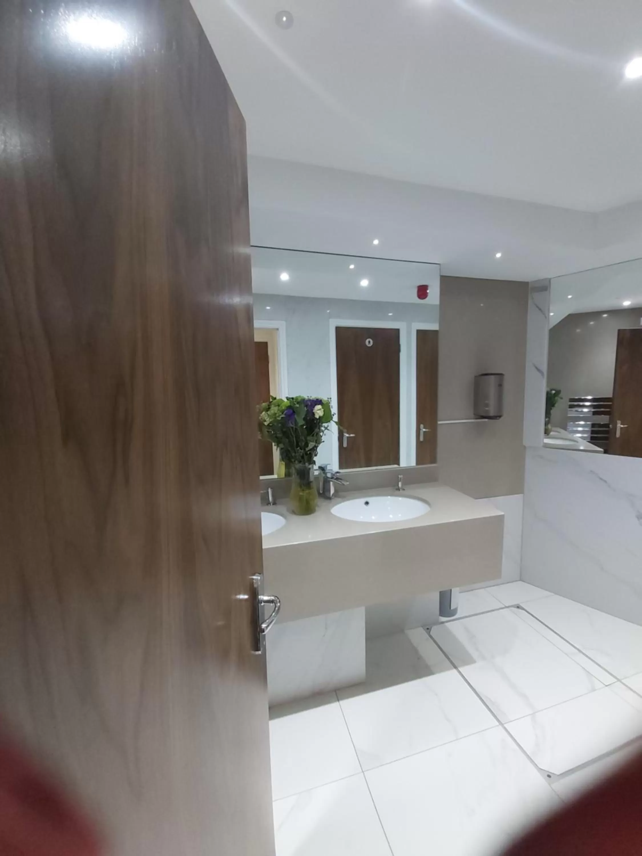 Eagle Hotel Luton Airport