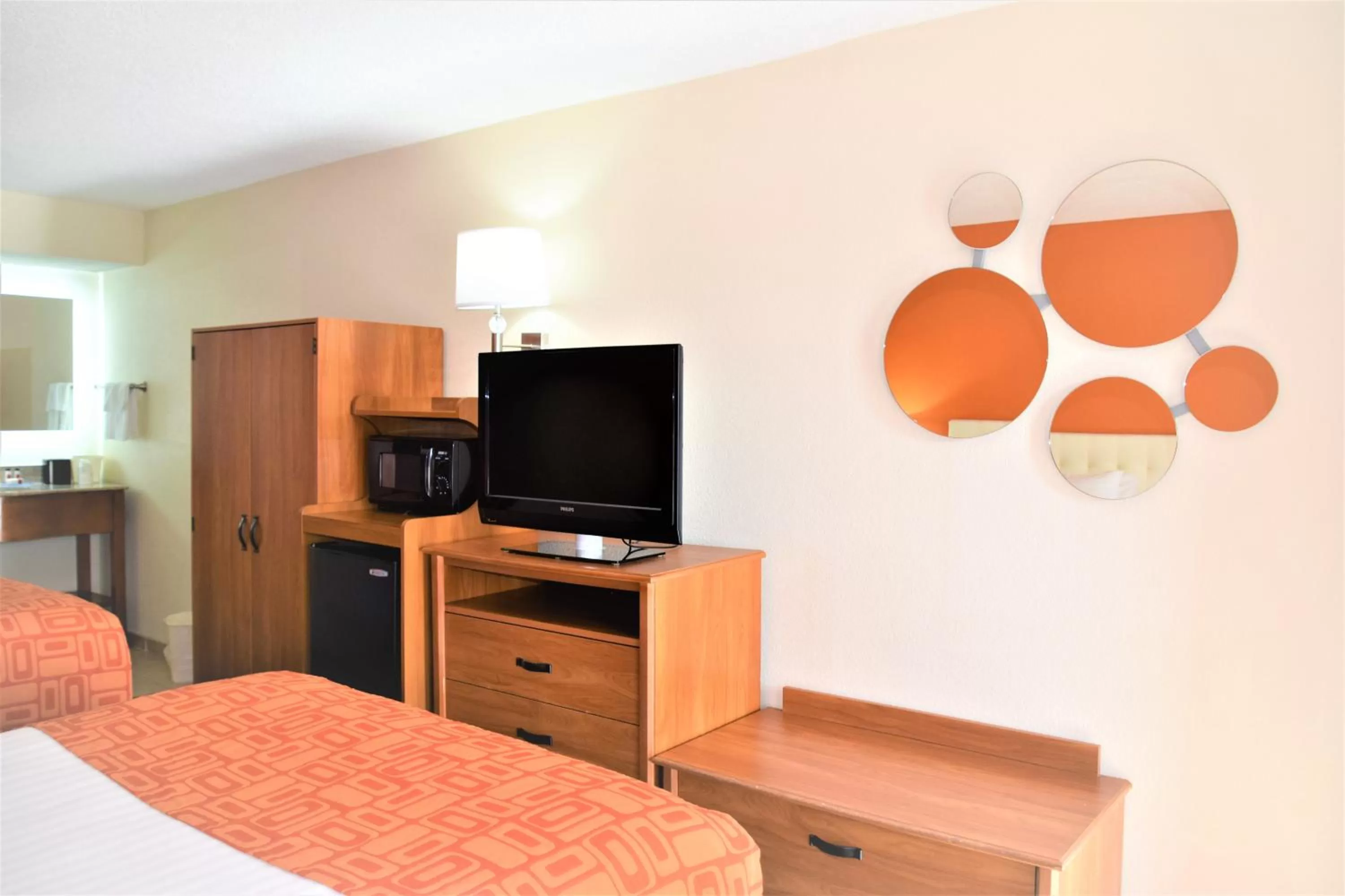 Bed in Howard Johnson by Wyndham Greensboro Near the Coliseum