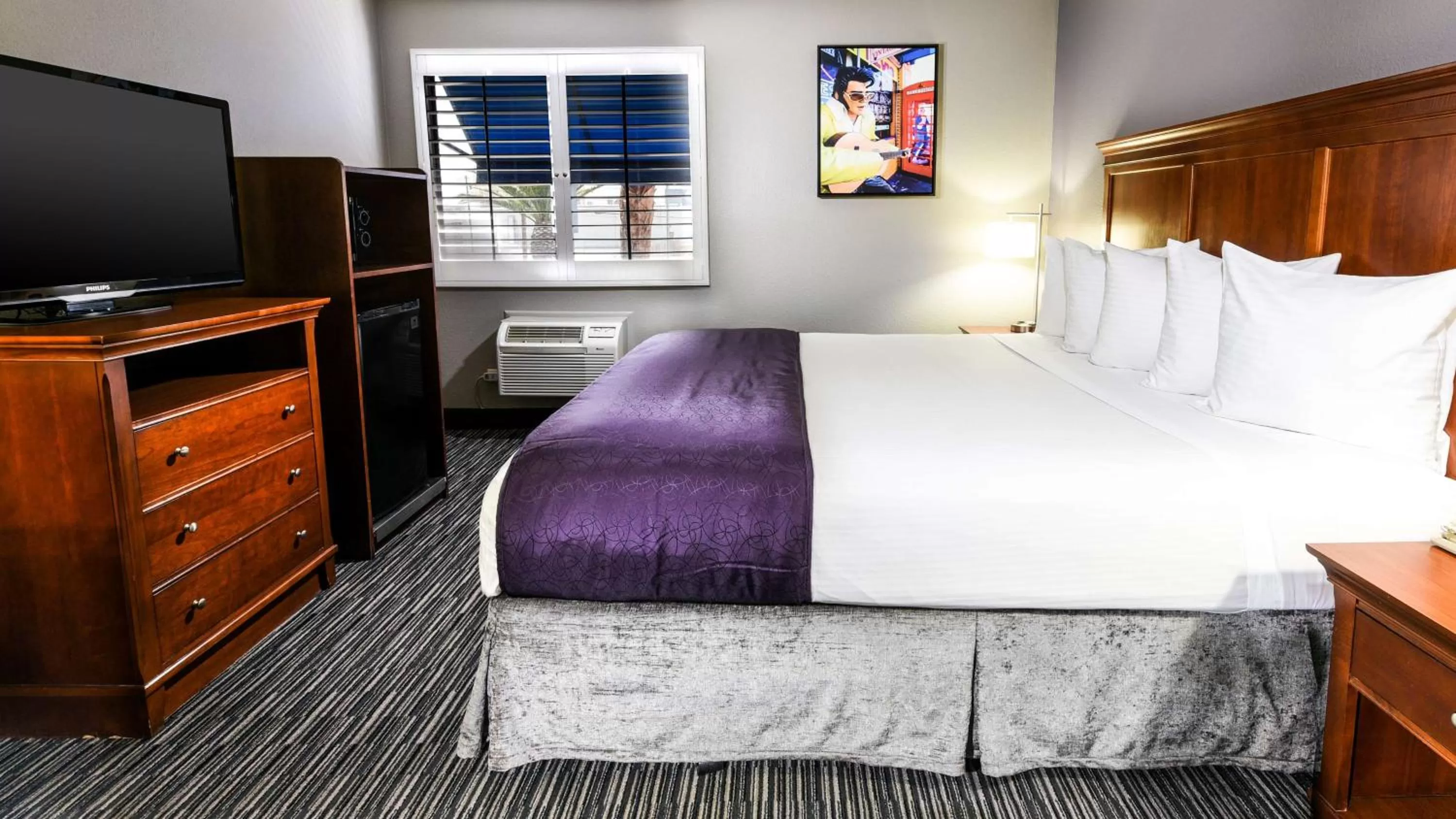 King Room with Roll In Shower-Disabilty Access in Best Western McCarran Inn