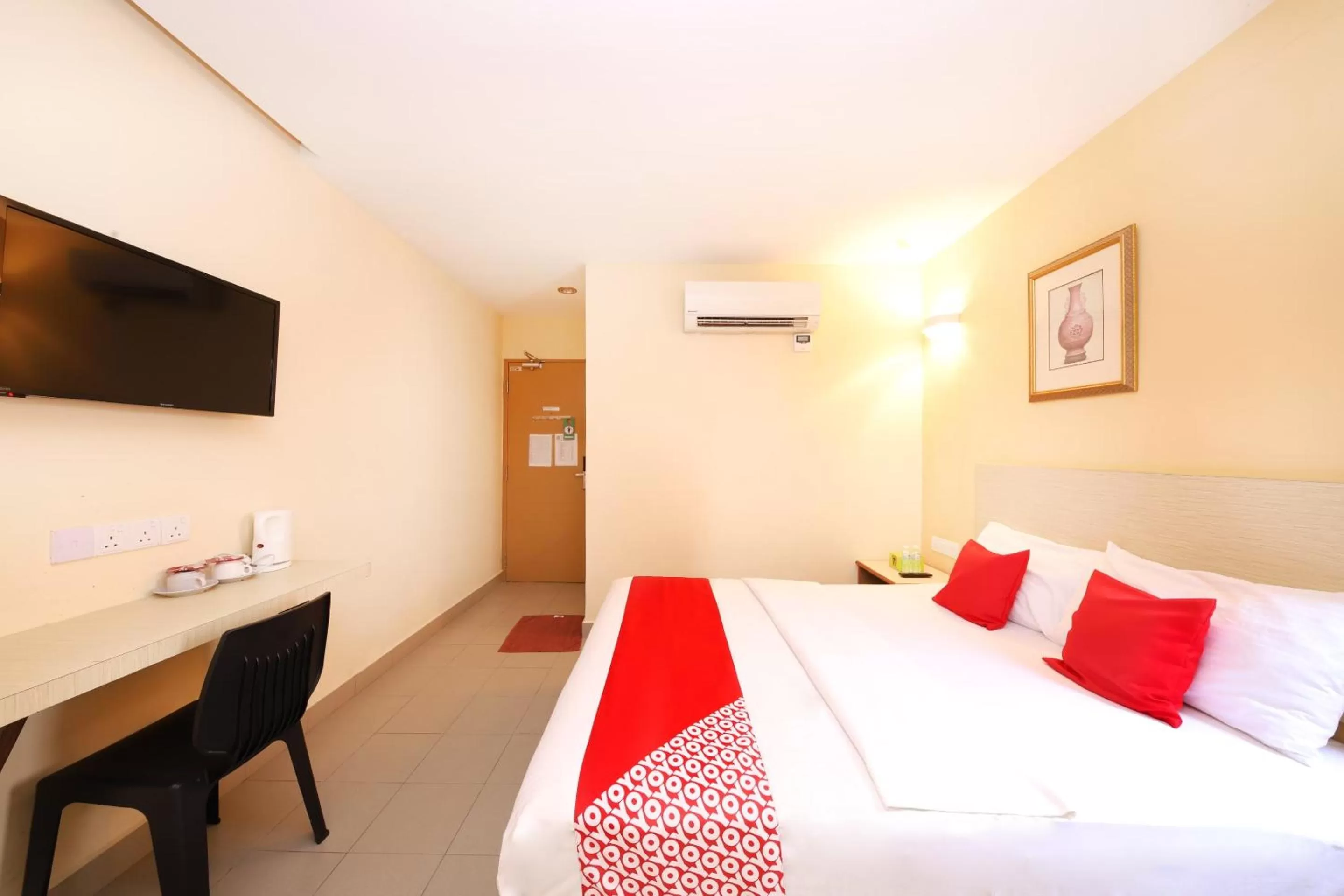 Bedroom in Super OYO 635 Seven Days Hotel