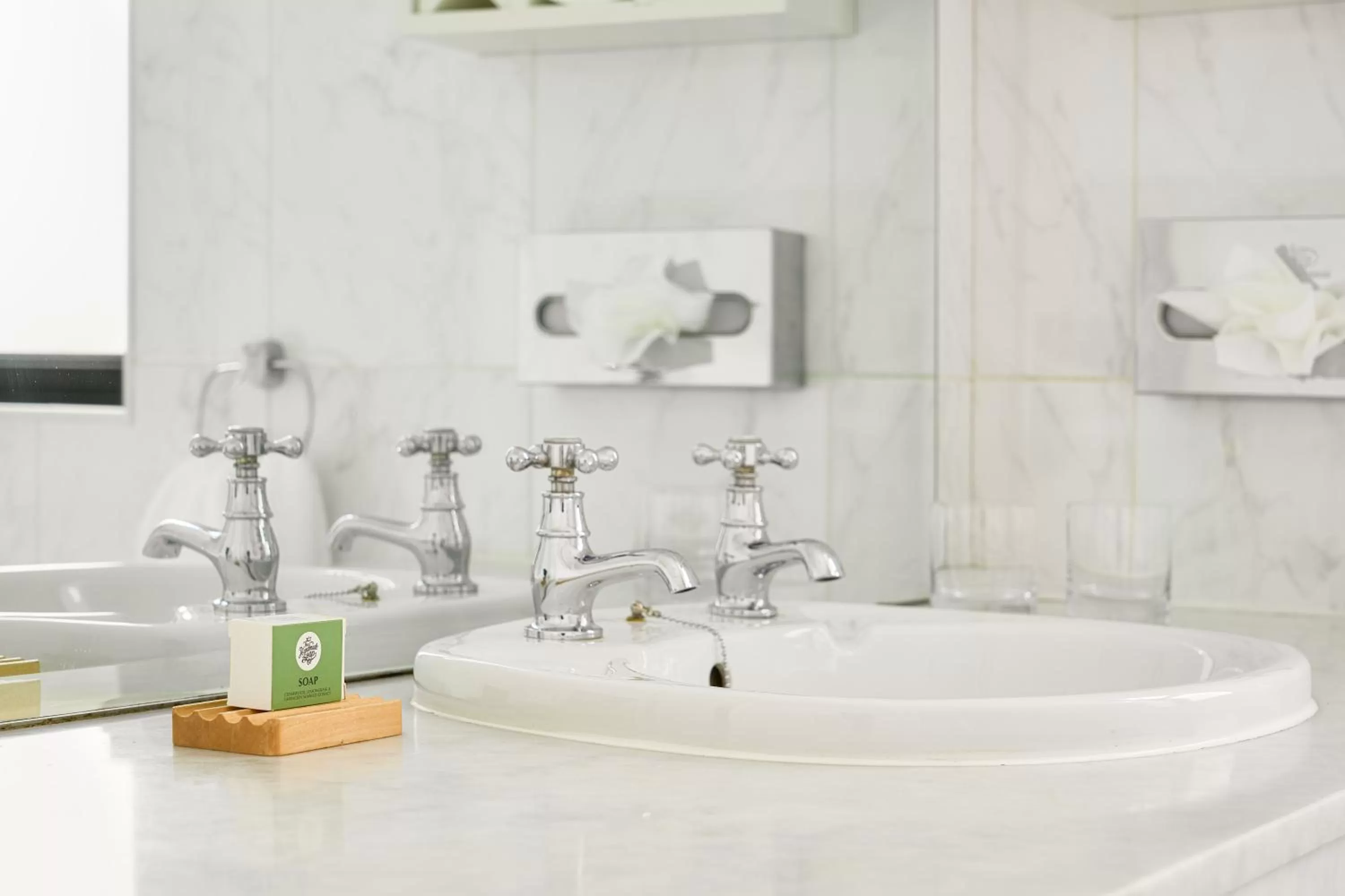 Bathroom in The Lansdowne Kenmare