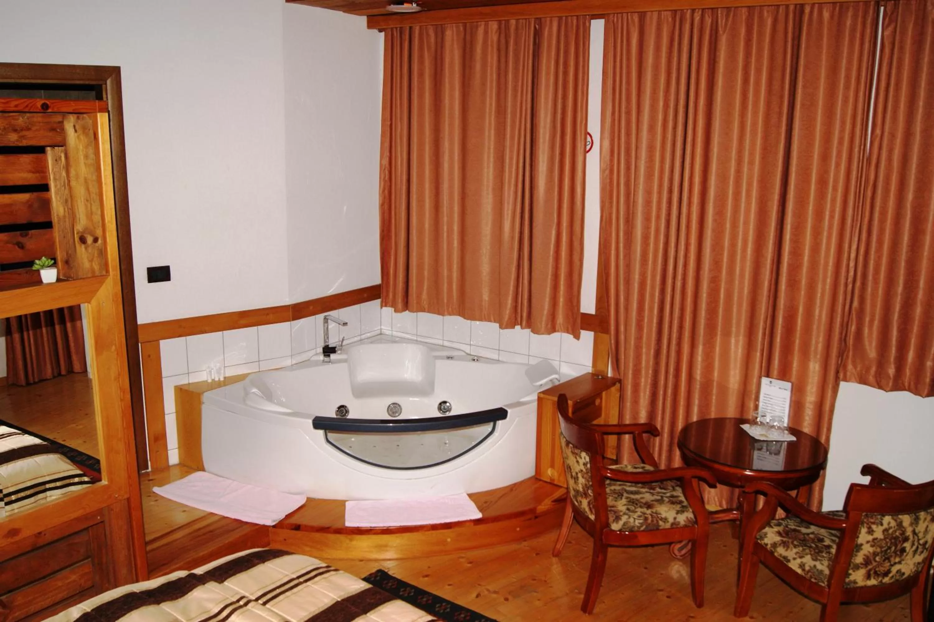 Hot Tub in Hotel Prizreni