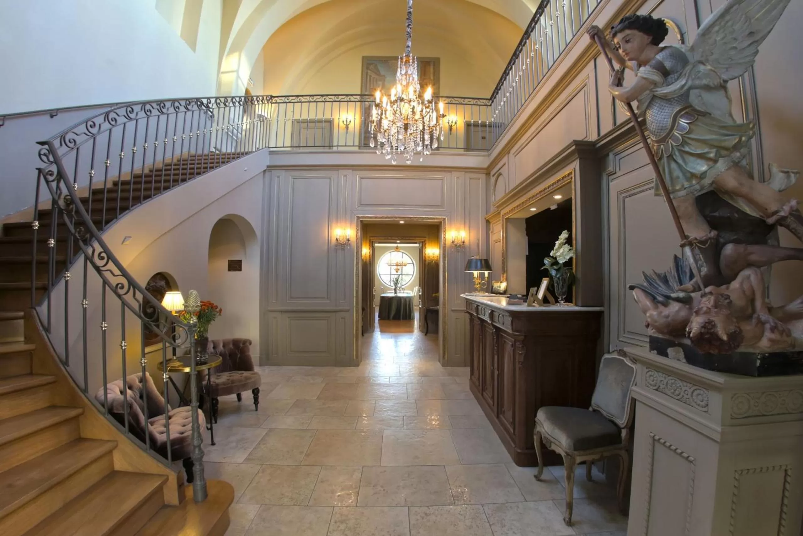 Lobby or reception in Hôtel Restaurant Spa Le Sauvage