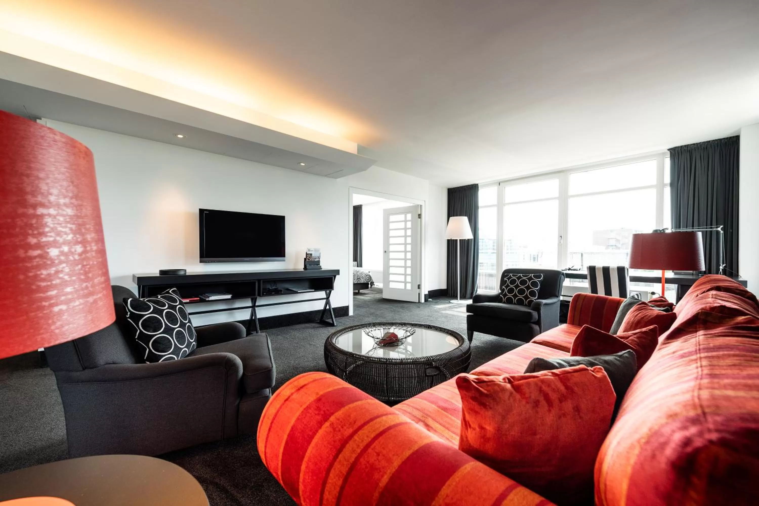 Living room in THE MADISON Hotel Hamburg