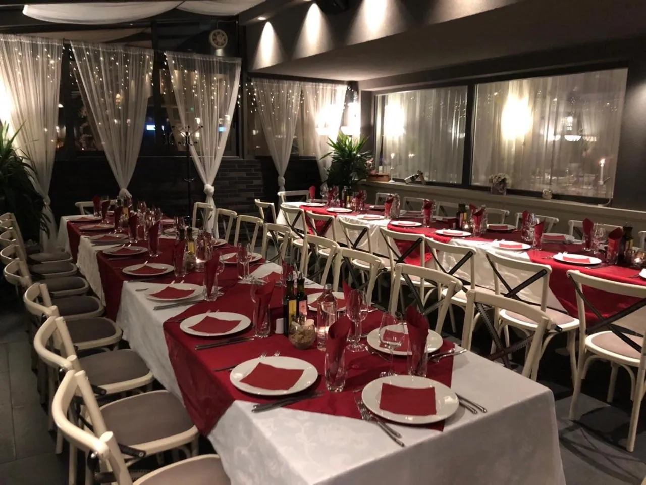 Restaurant/places to eat in All Seasons Residence Design Hotel - Free parking