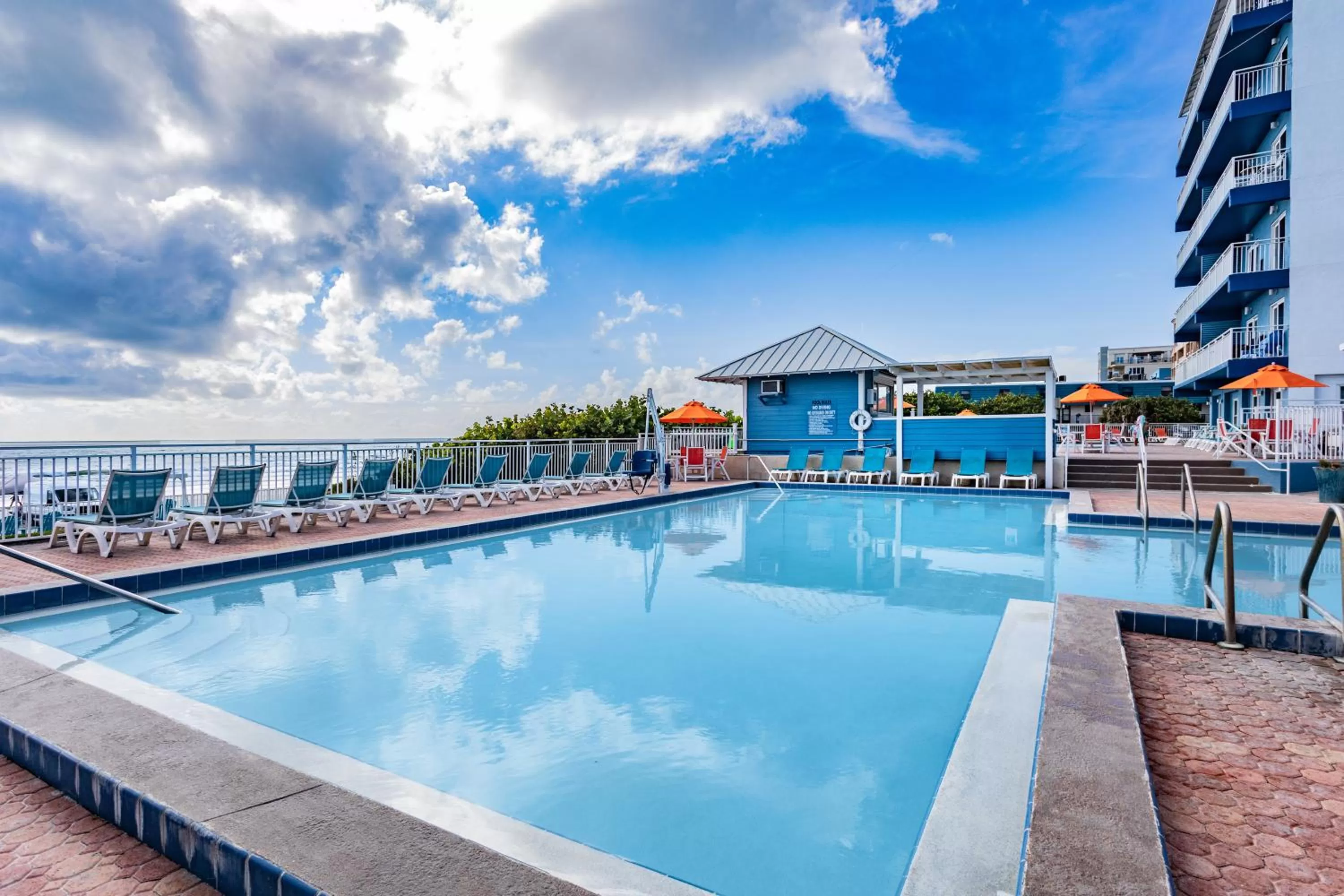 Swimming pool in Coconut Palms Beach Resort II
