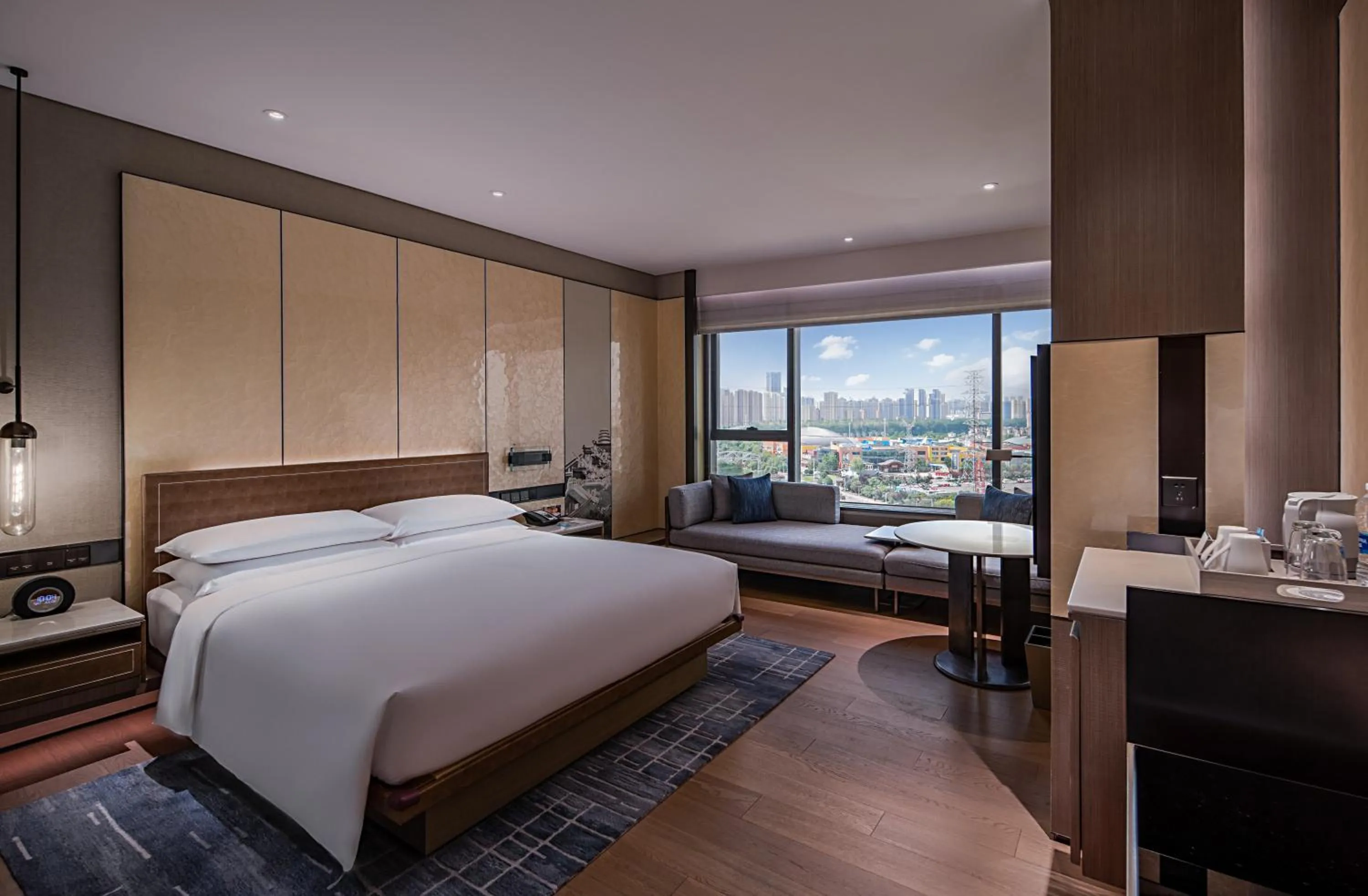 Photo of the whole room, Bed in Wuhan Marriott Hotel Hankou