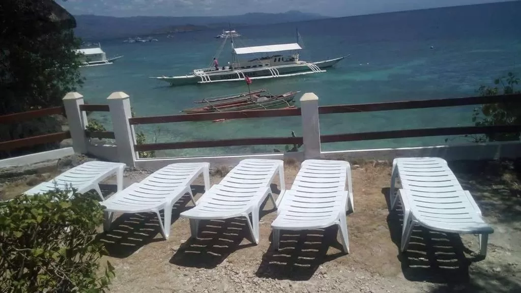 Seating area in Pescador View - Beachfront ,Extensions & nearby the Ocean Hostels & Restaurant Moalboal