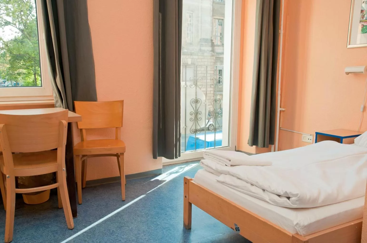 Staff, Bed in Happy Hotel Berlin