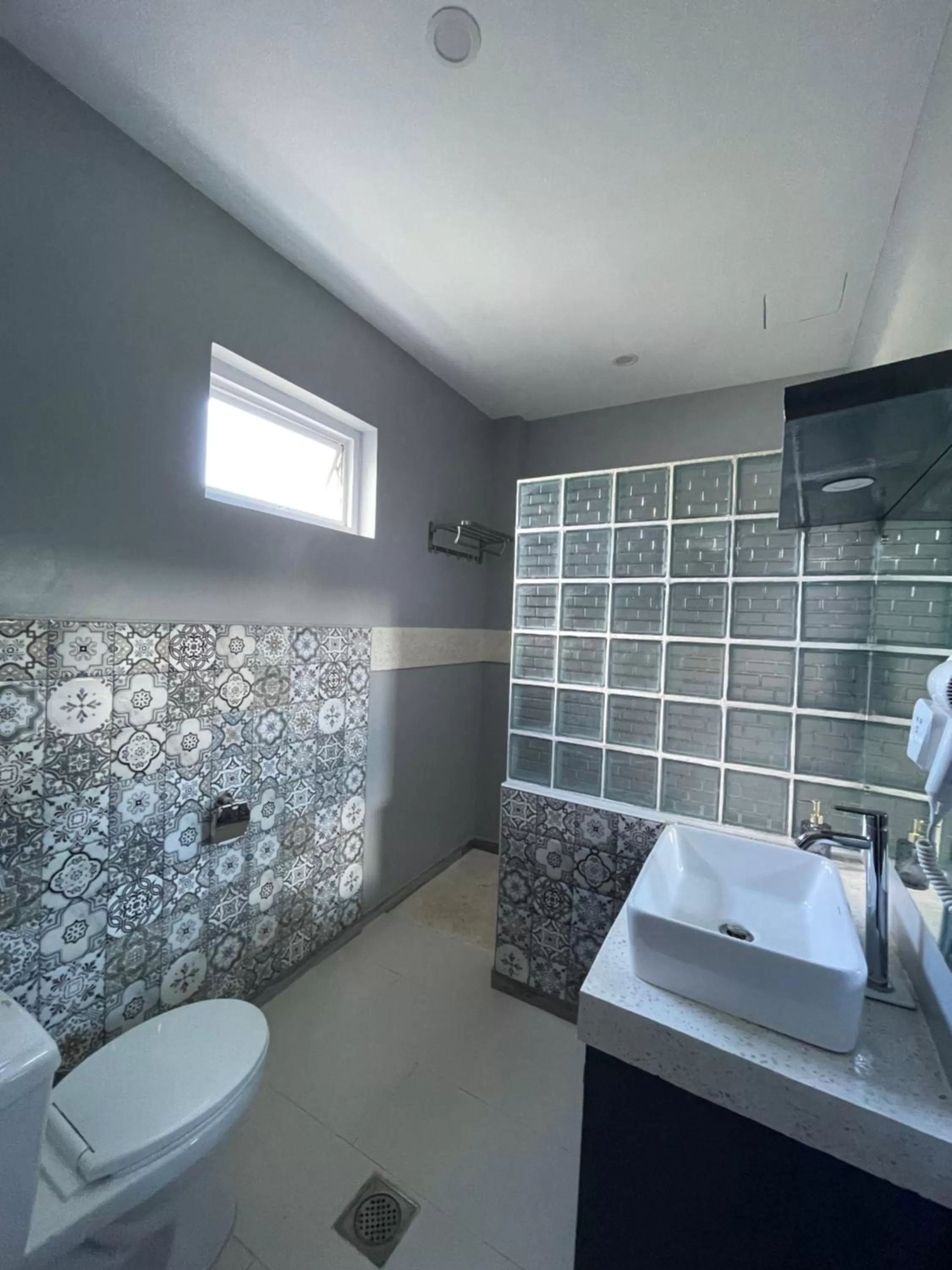 Shower in Bella Napoli Resort & Resto