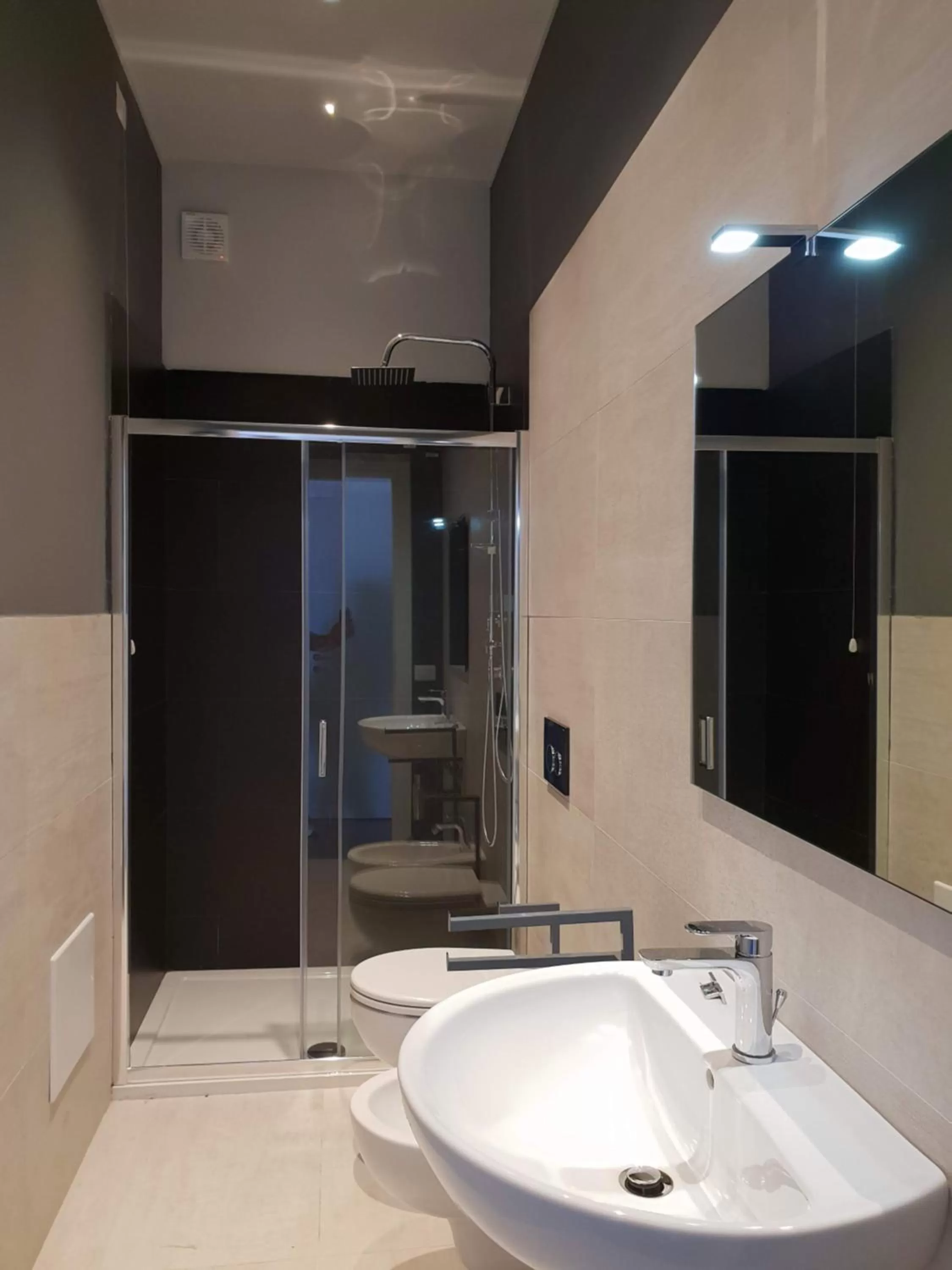 Bathroom in Residenza Nausicaa - 50 meters from the beach