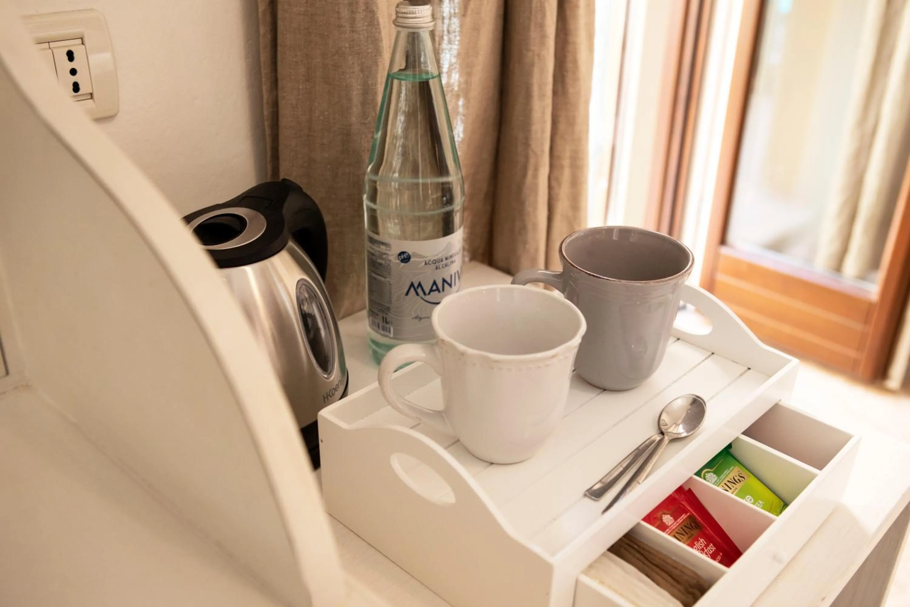 Coffee/tea facilities in Hotel Broletto - Centro Storico
