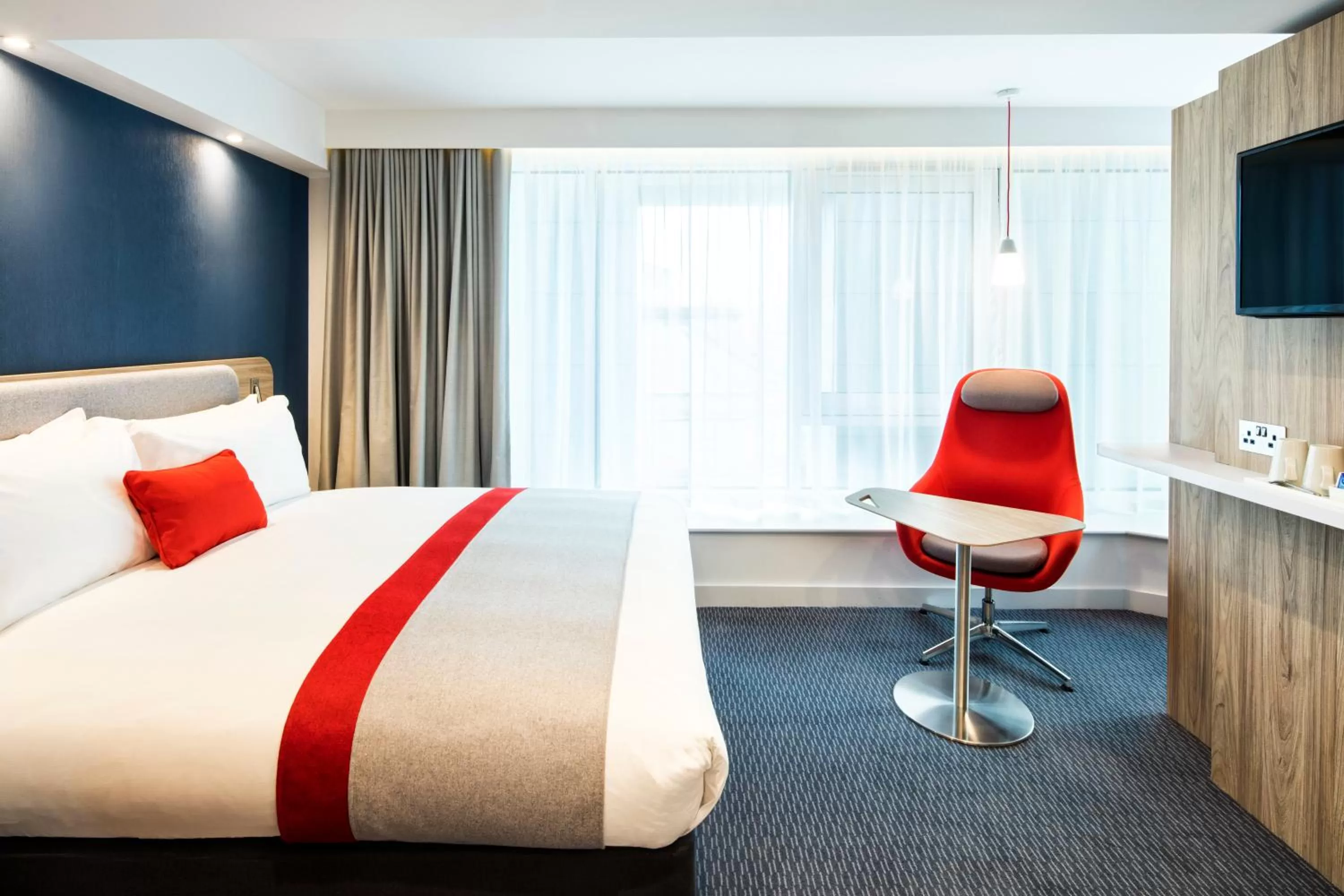 Photo of the whole room, Bed in Holiday Inn Express Dublin City Centre by IHG