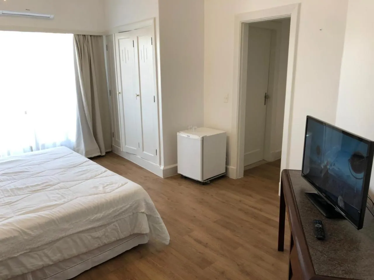 Bed in San Raphael Hotel