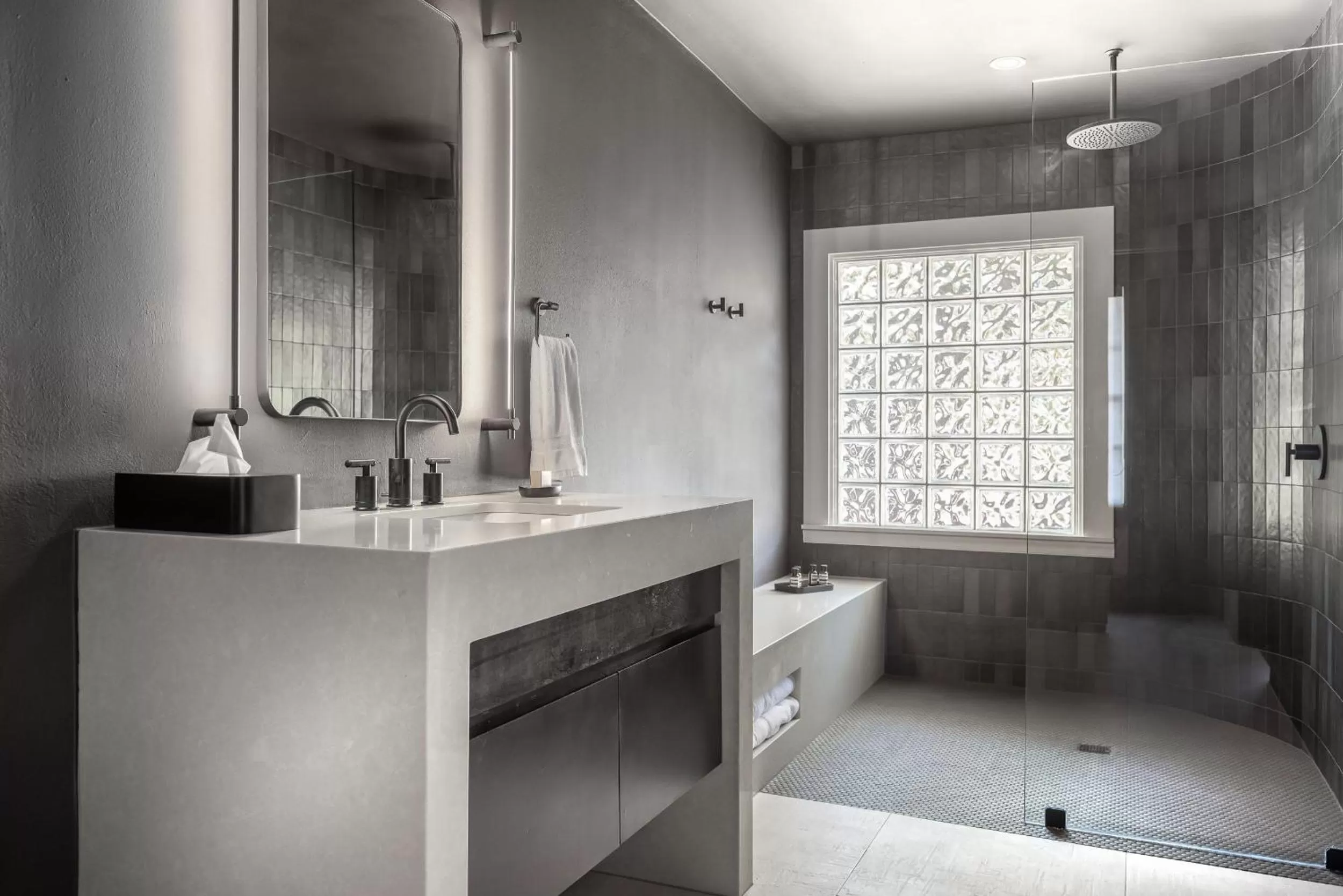 Shower in La Colombe d'Or Hotel