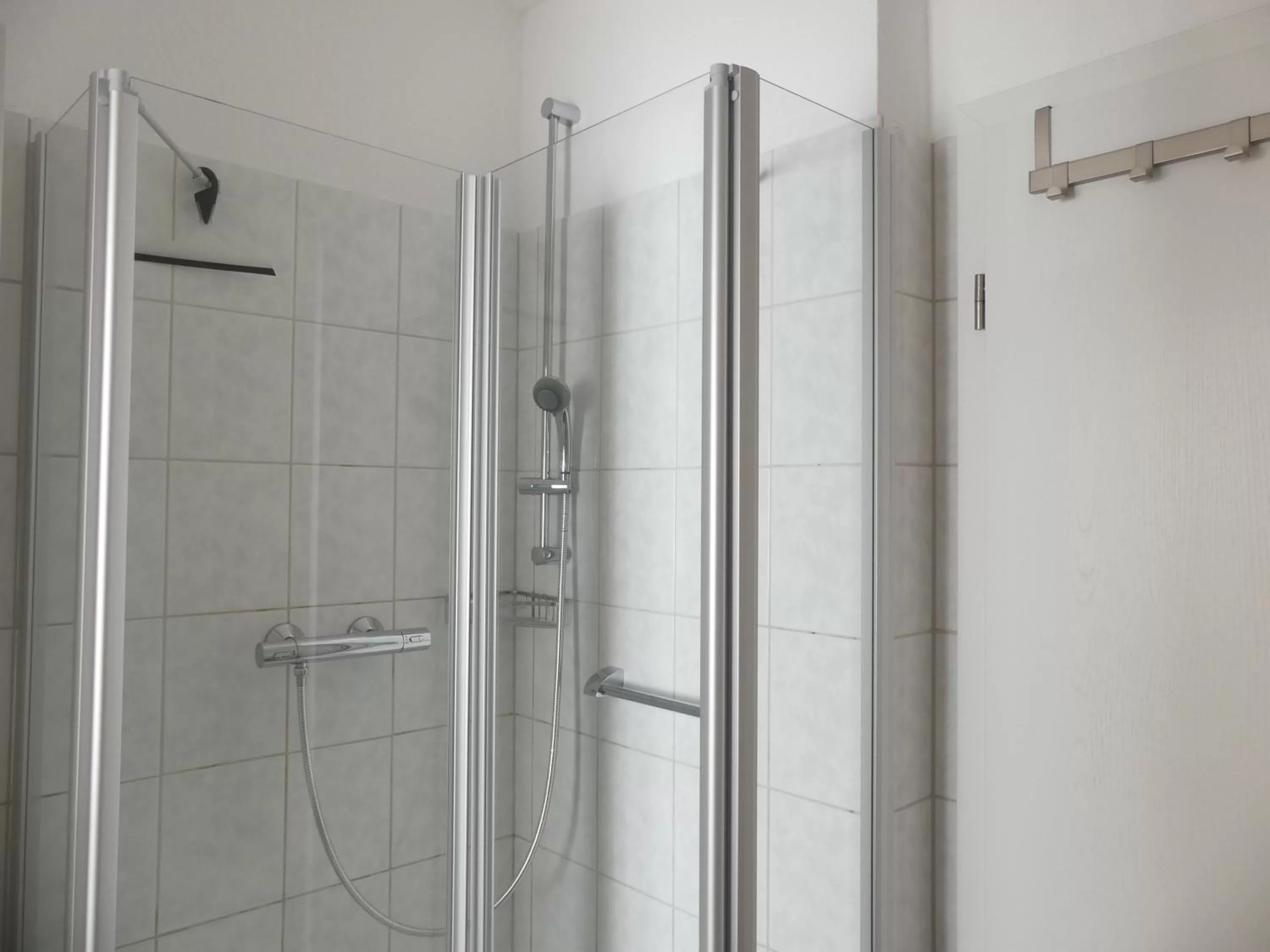 Shower, Bathroom in Apartmenthaus Binzer Sterne