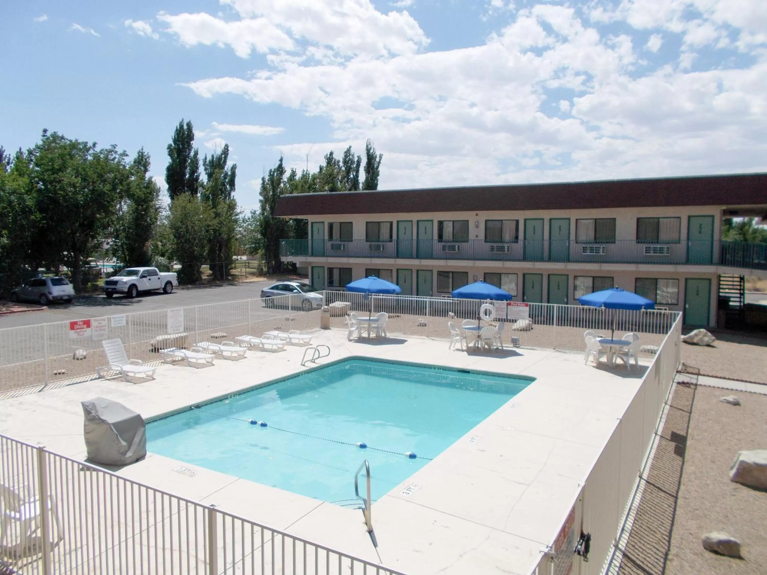 Swimming pool in Motel 6-Green River, UT