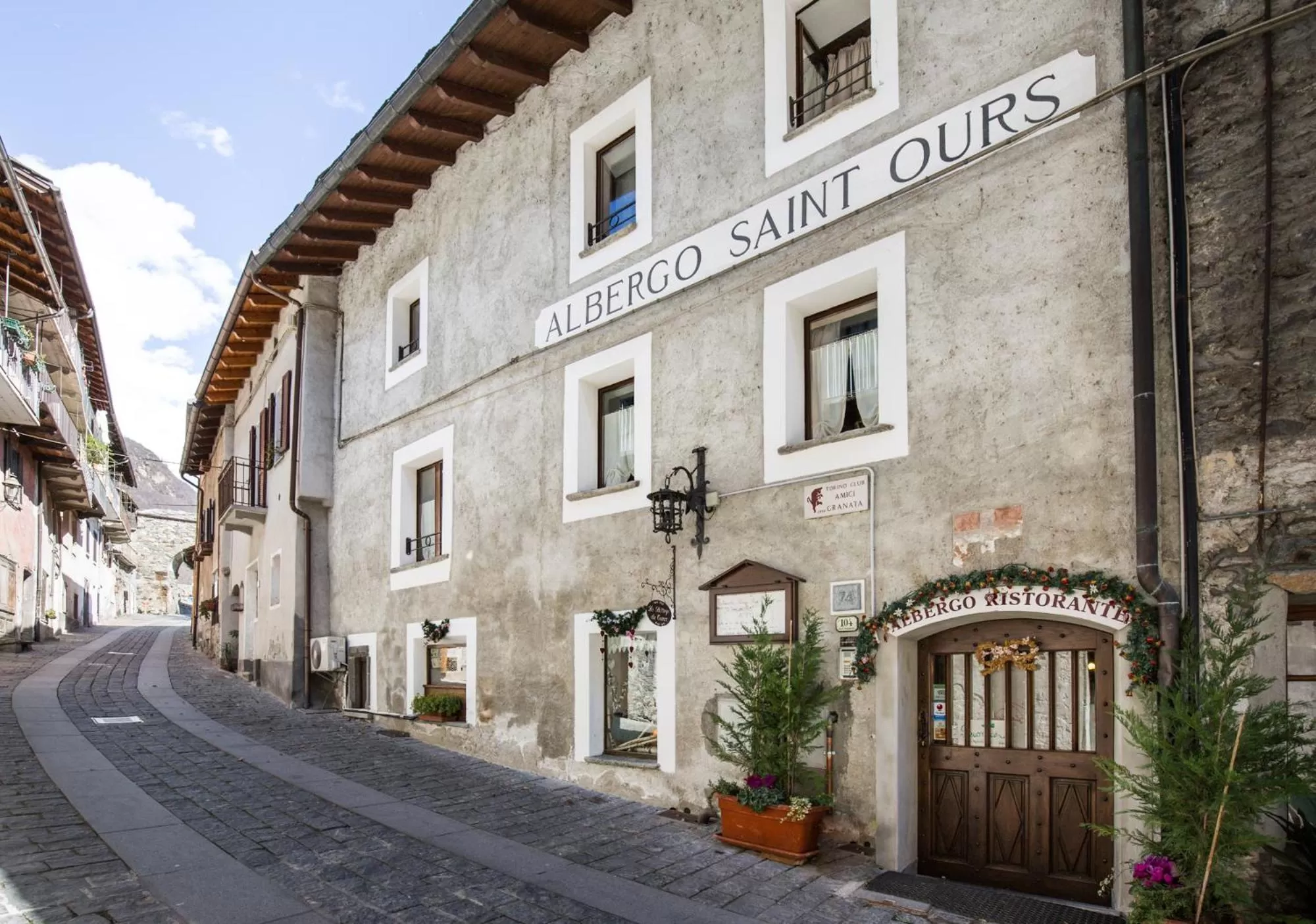 Facade/entrance in Le Coeur du Pont