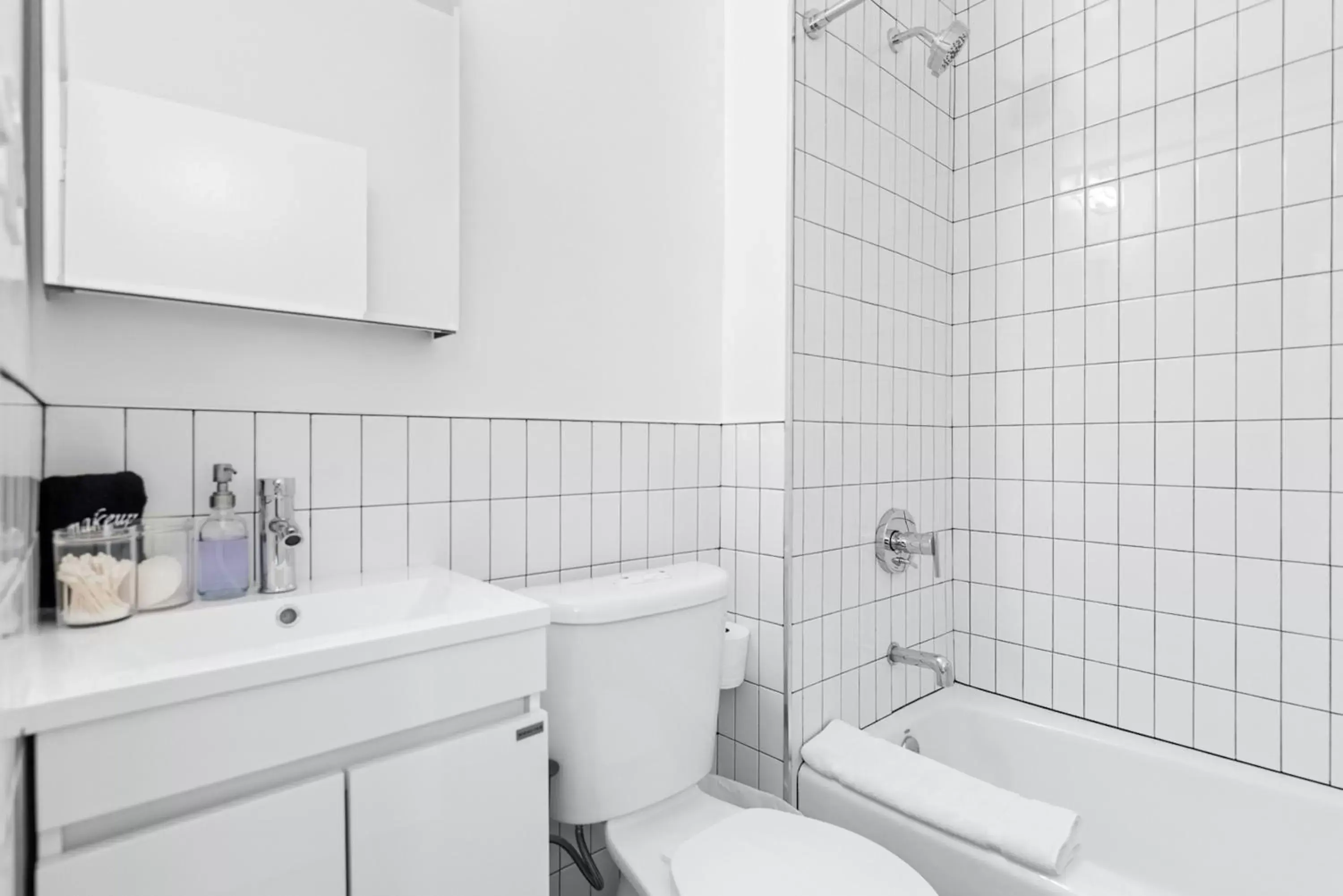 Standard Queen Room (Self Check-in with Virtual Front Desk) in Kasa La Monarca San Francisco Standard Queen Room (Self Check-in with Virtual Front Desk) in Kasa La Monarca San Francisco