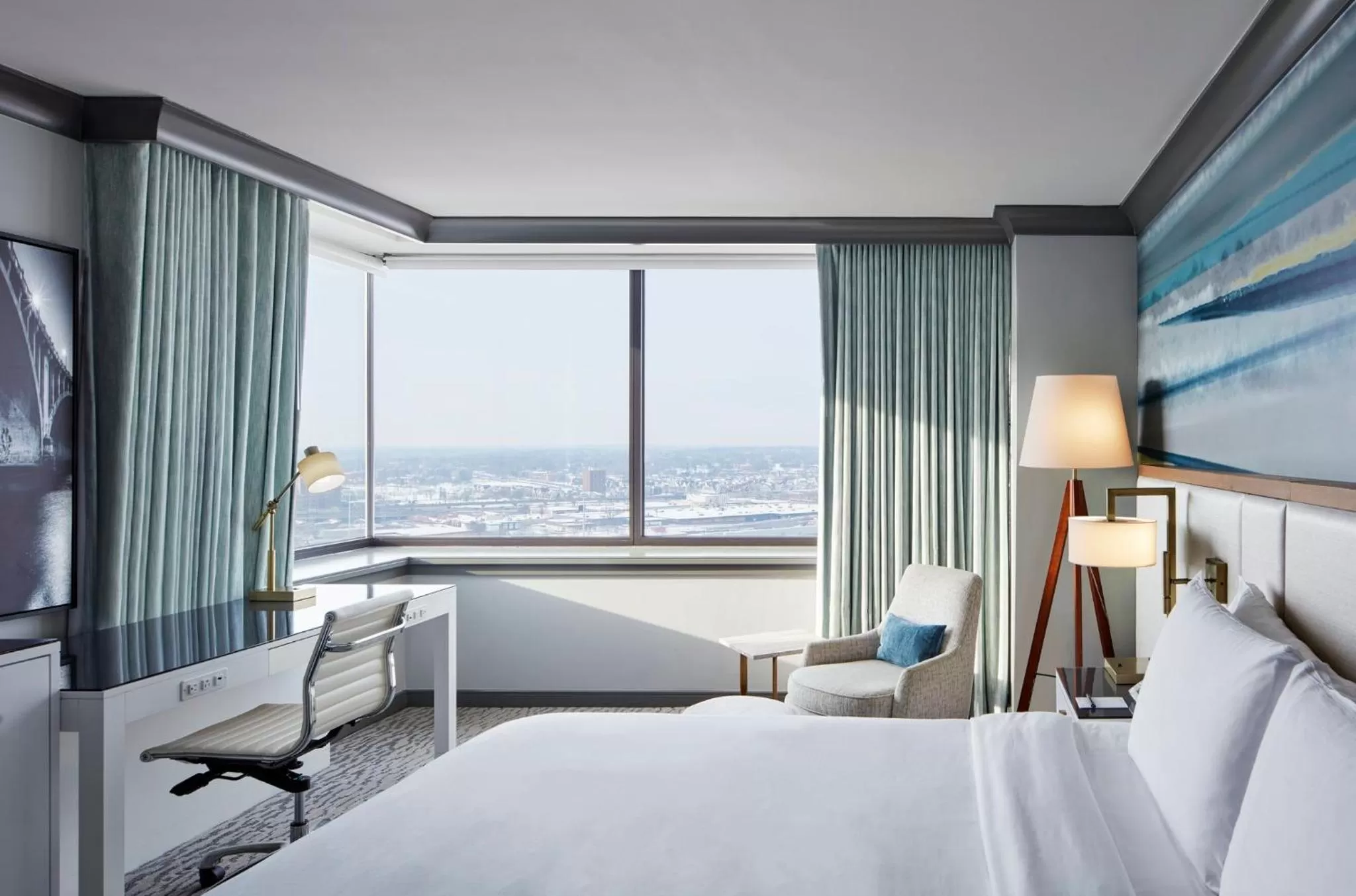 Bedroom, Bed in The Lofton Hotel Minneapolis, Tapestry Collection by Hilton