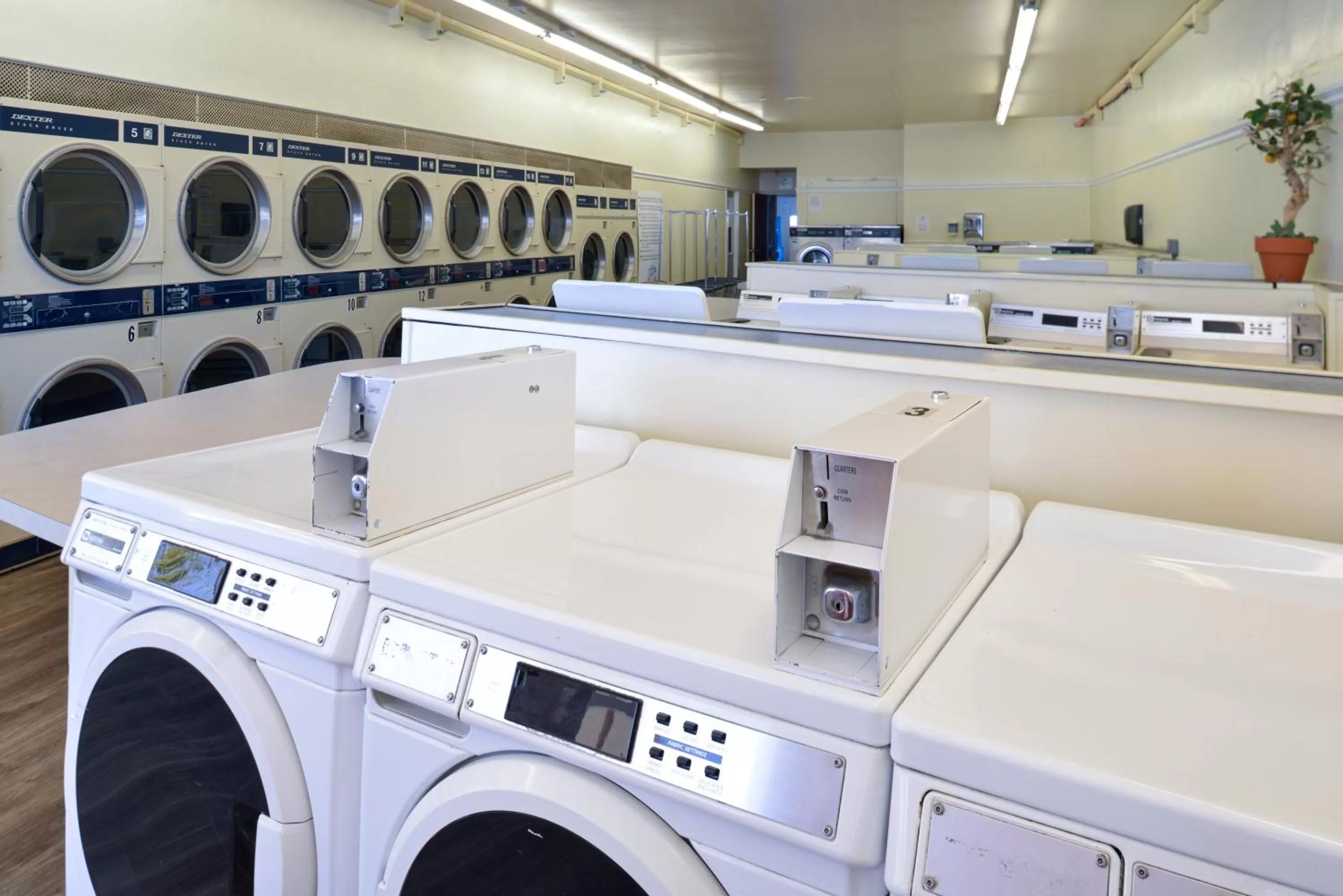 laundry in Edgewater Inn and Suites